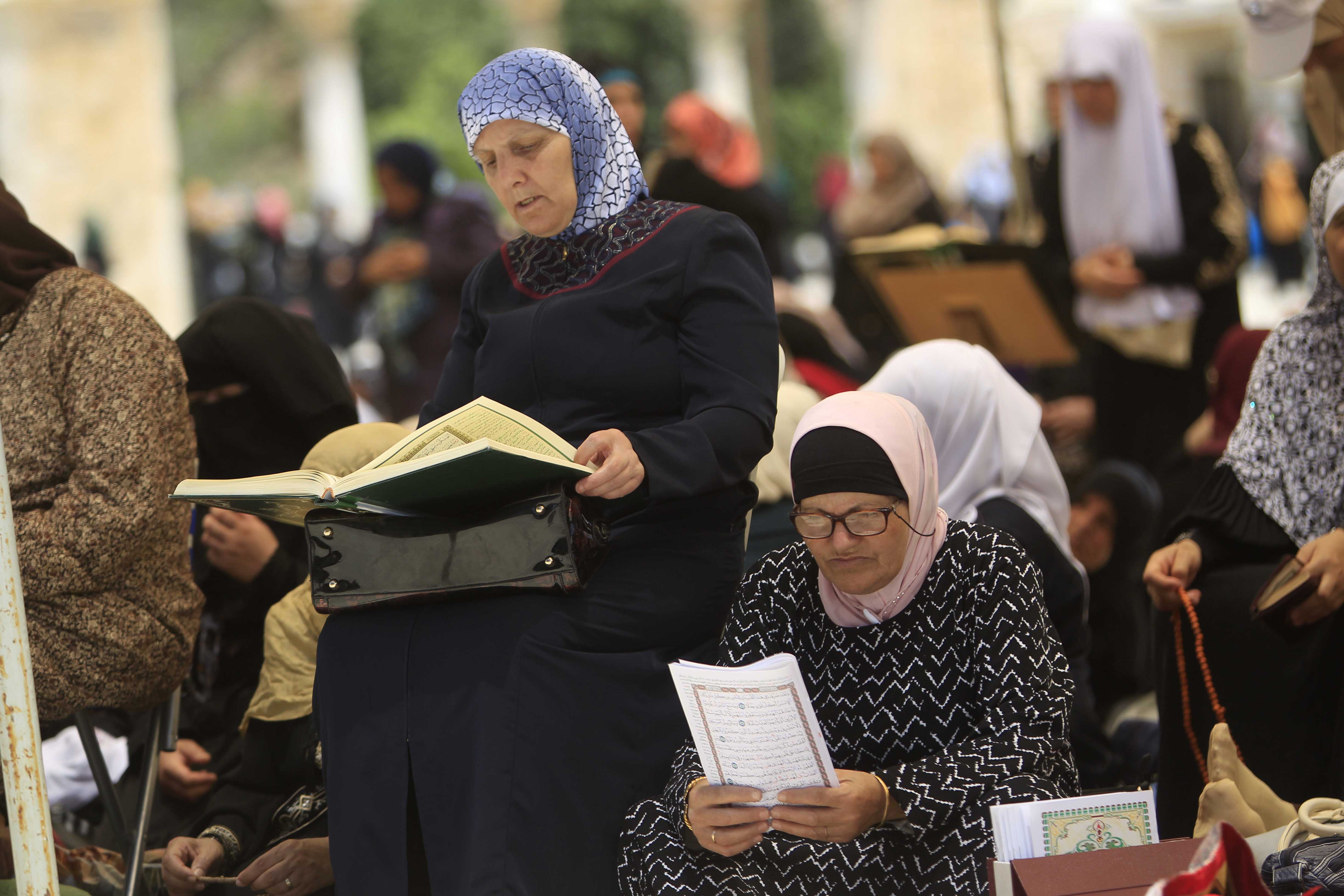 Palestine: 130 Jewish settlers storm Al-Aqsa Mosque complex