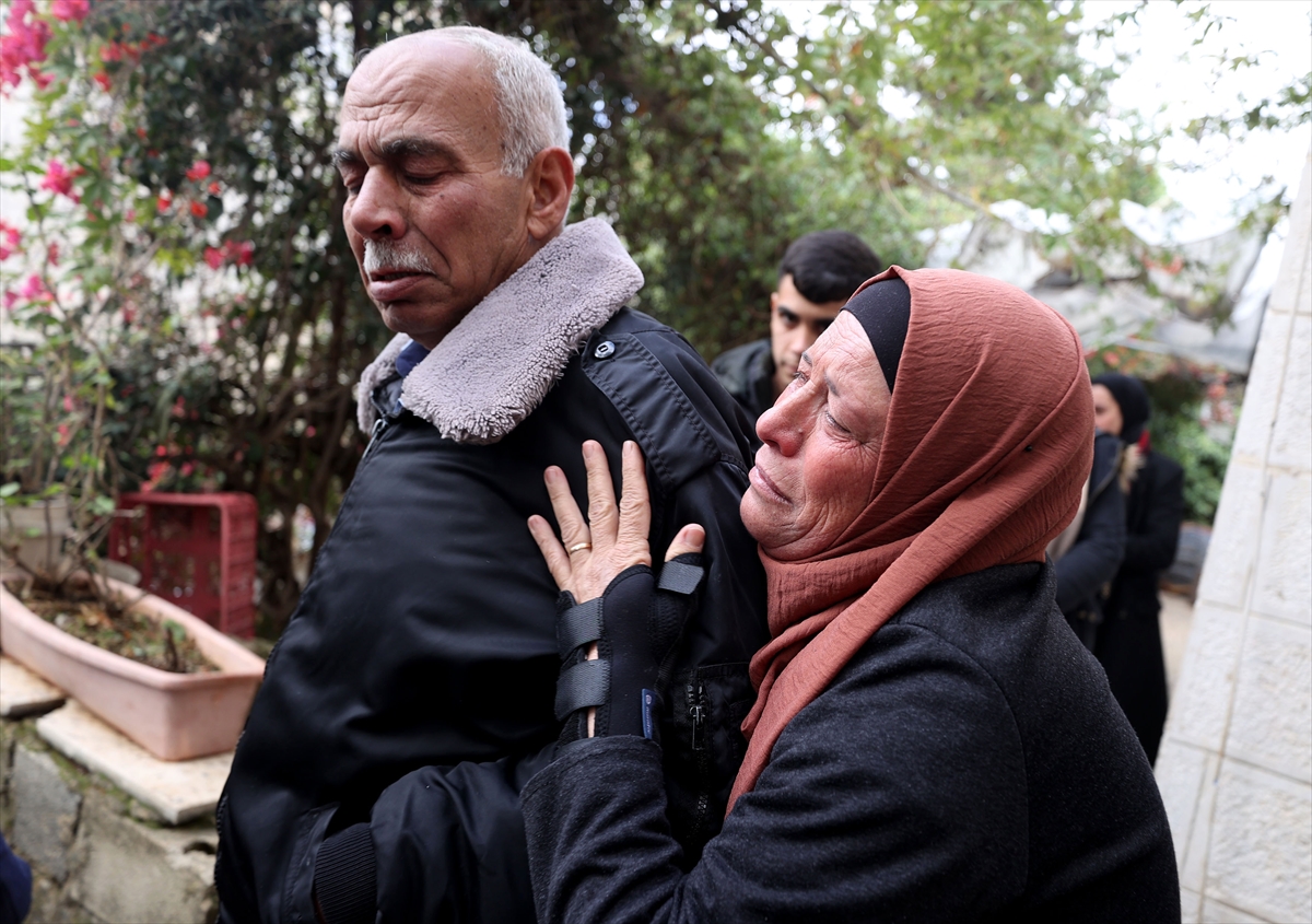 Jenin, W Bank: Israeli forces kill 4 Palestinians, incl 2 children, as it sieges refugee camp