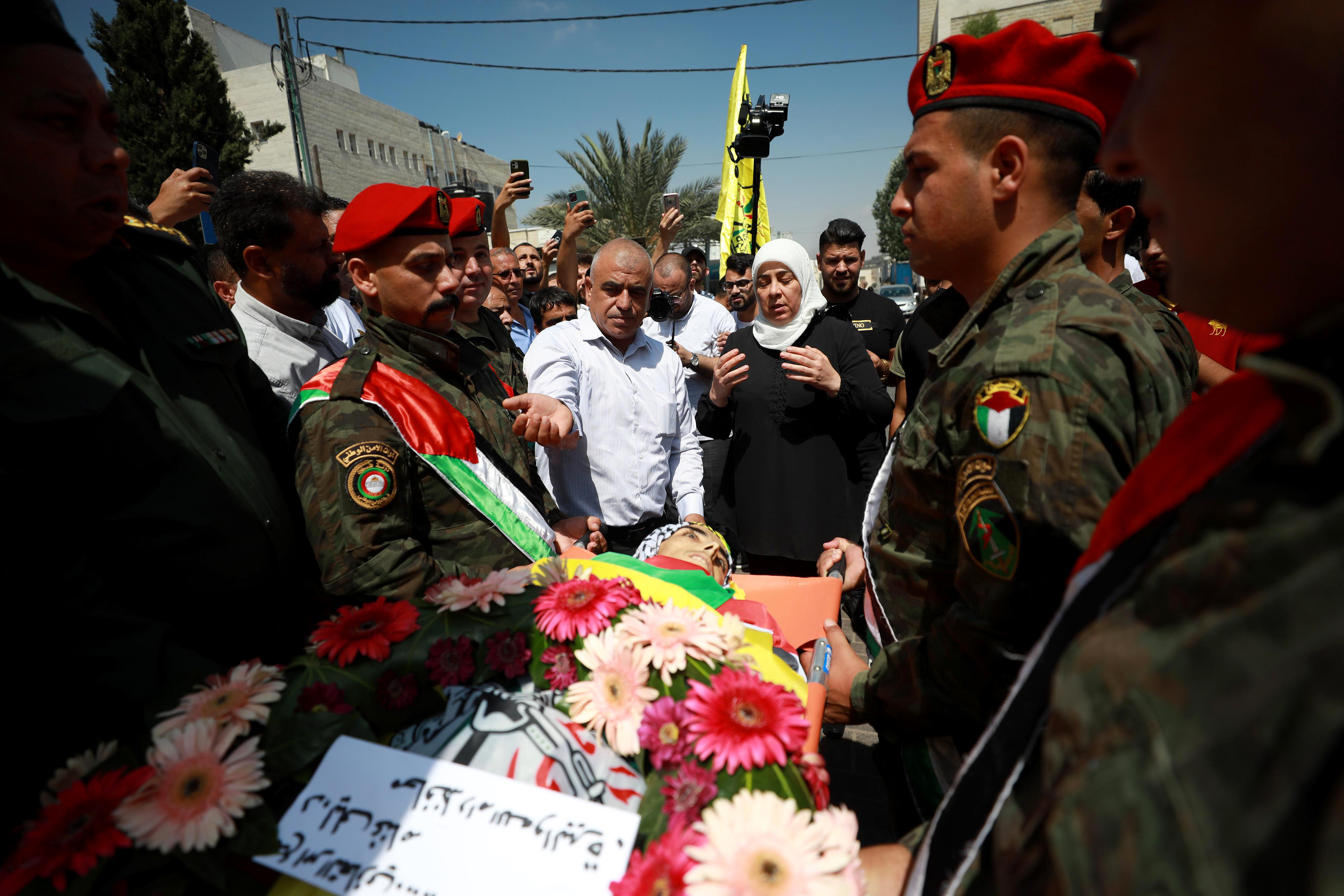 Palestine: Israeli army kills Palestinian man, wounds 62 in West Bank