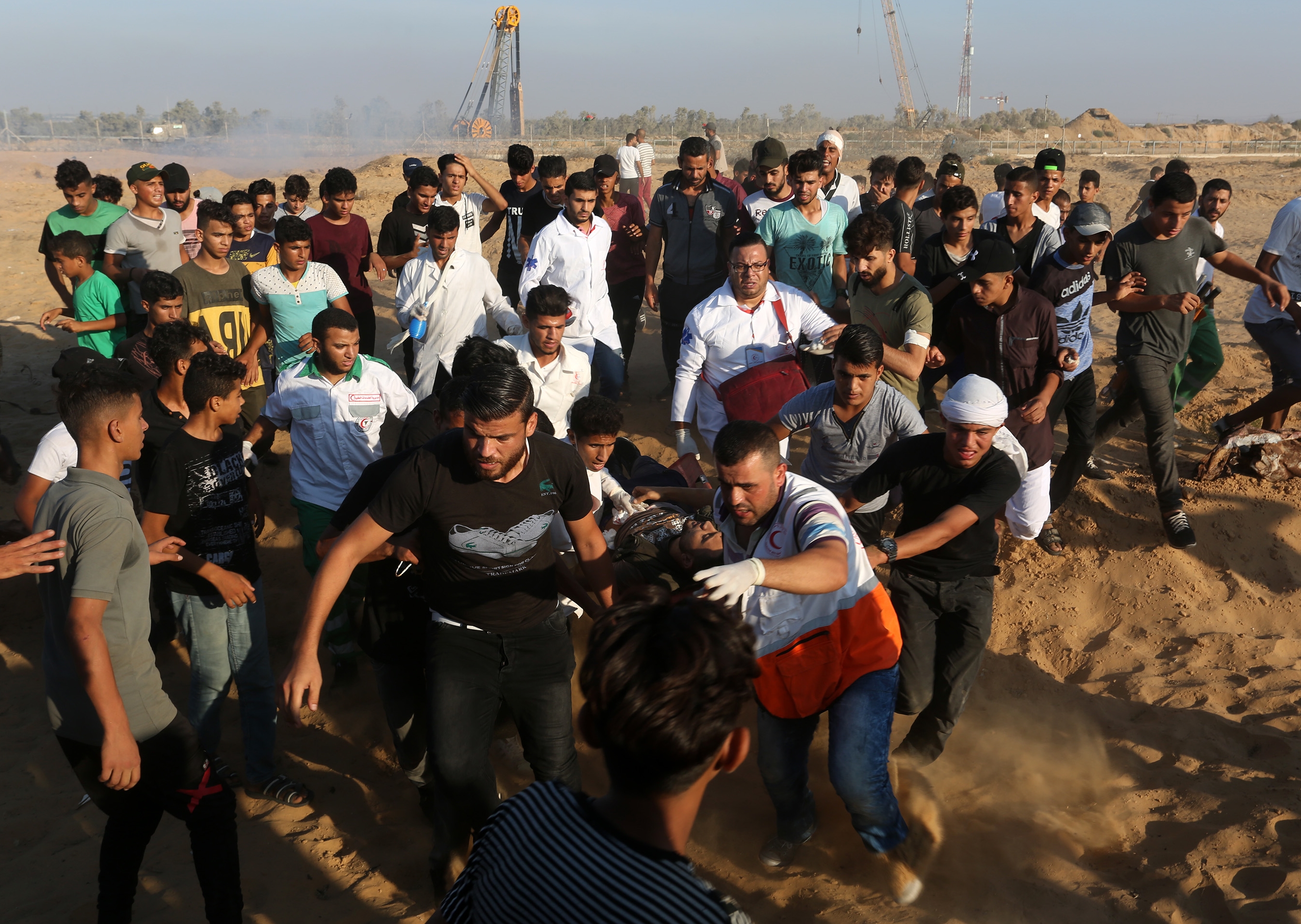 Palestine: Israeli forces kill Gaza protestor, wound dozens