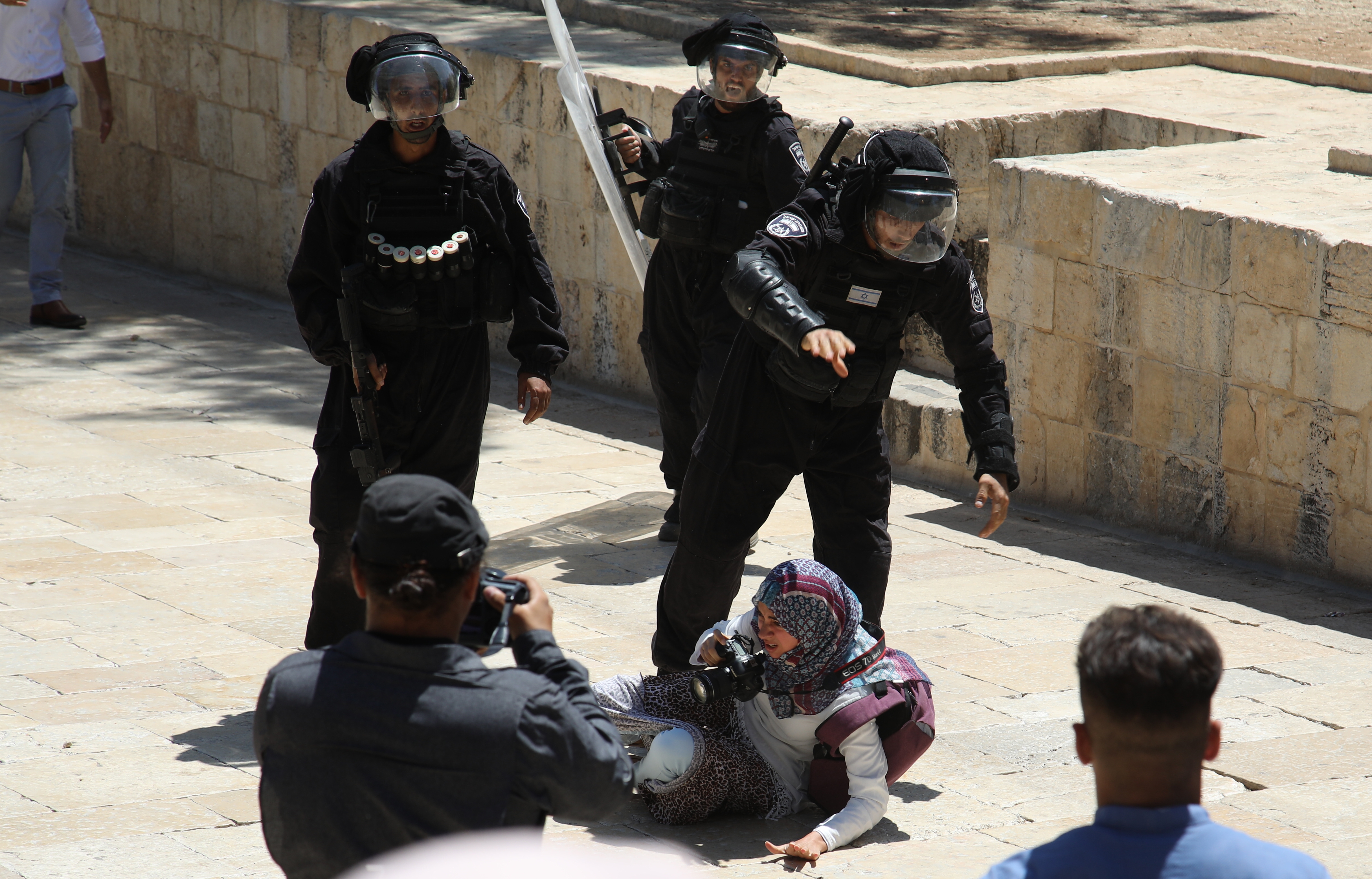 Palestine: Israeli forces & settlers storm Al-Aqsa Mosque, injuring worshipers