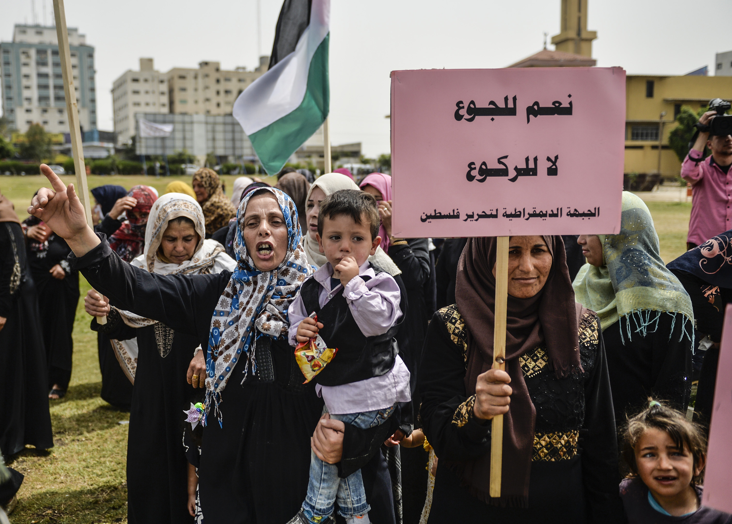 Palestine: Dozens more jailed Palestinians join hunger strike
