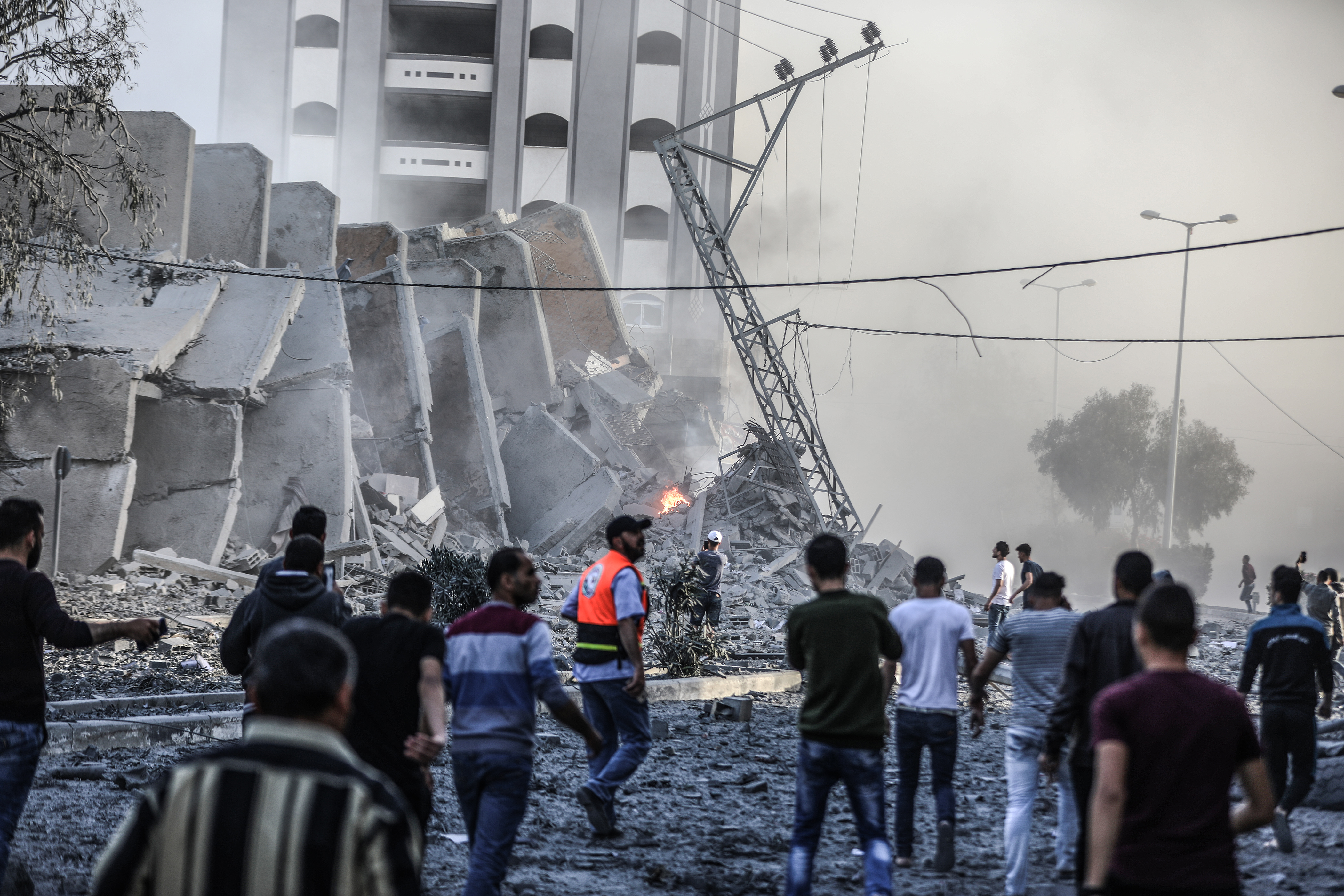 Palestine: Israel strikes 320 sites in Gaza killing 25 Palestinians