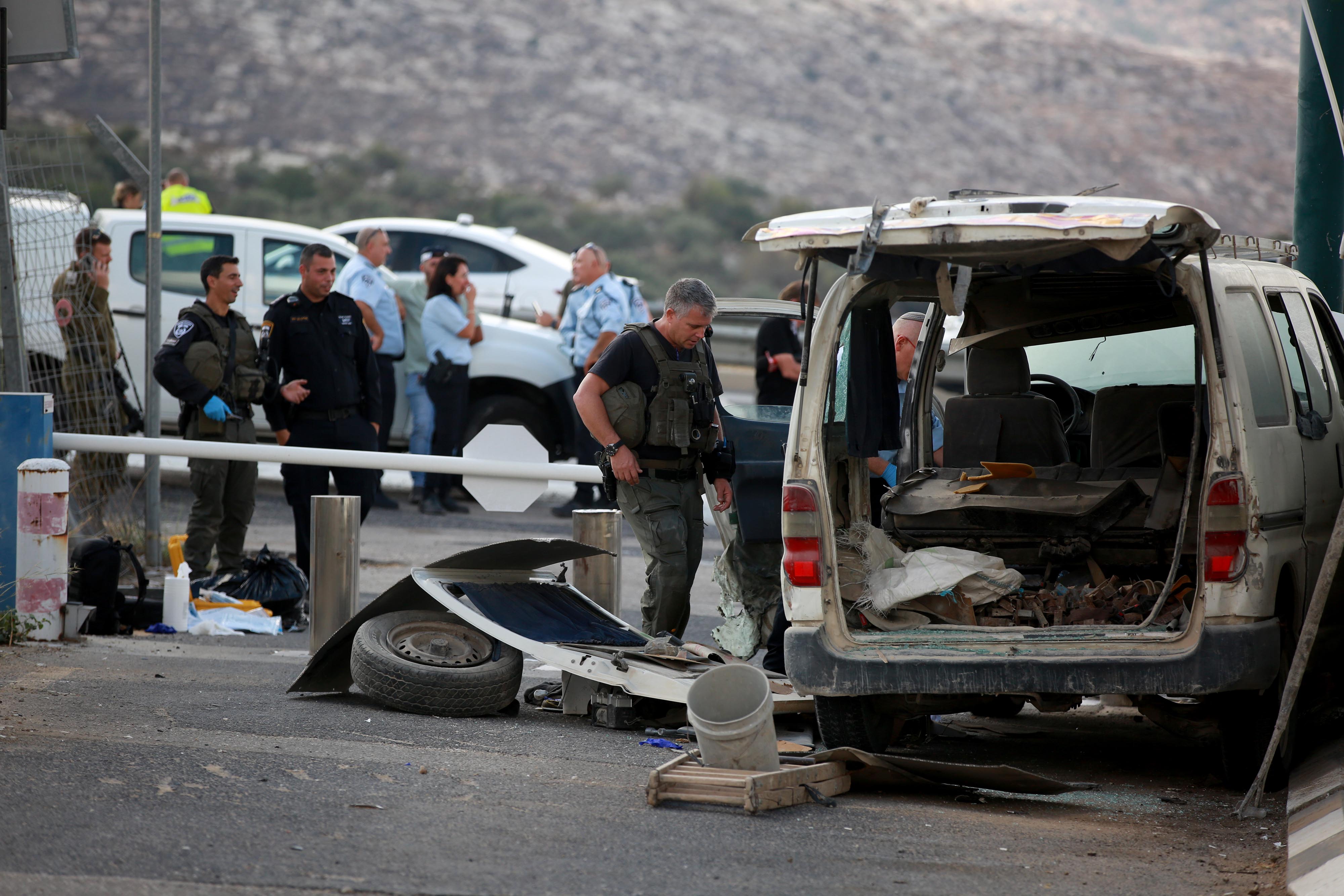 Palestine: Israeli army kills two Palestinians near Jerusalem & Ramallah