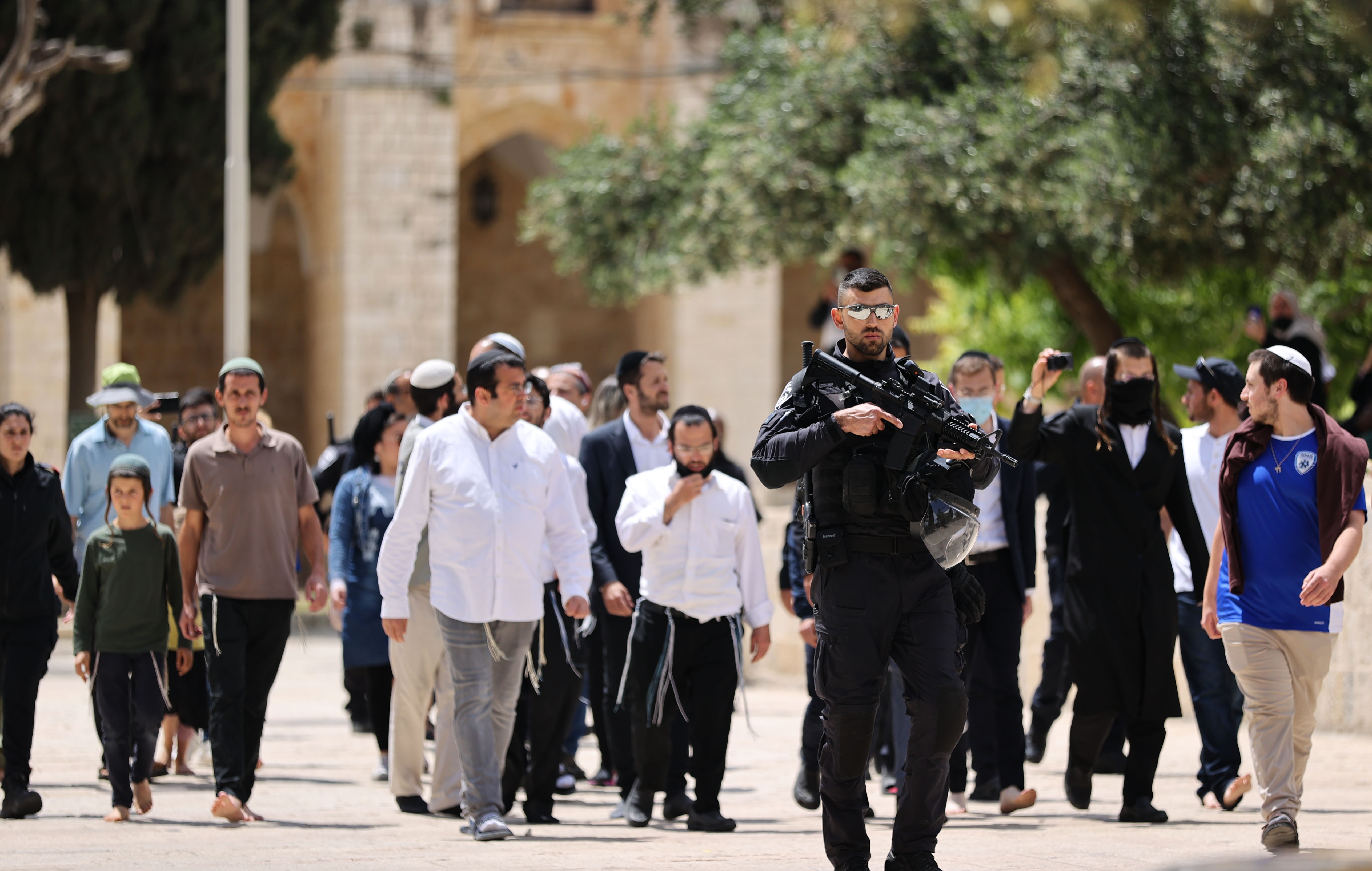 Palestine: Hundreds of Israeli settlers storm Al-Aqsa complex, police fire at Muslim worshippers