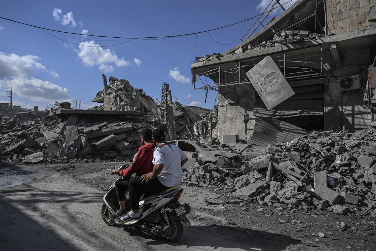 Israeli forces killed 62, injured 300 in Gaza & killed 5, several injured in Lebanon