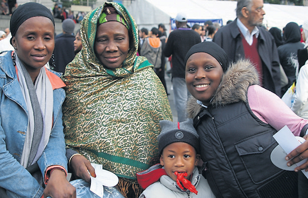 Prayers and gifts during Eid