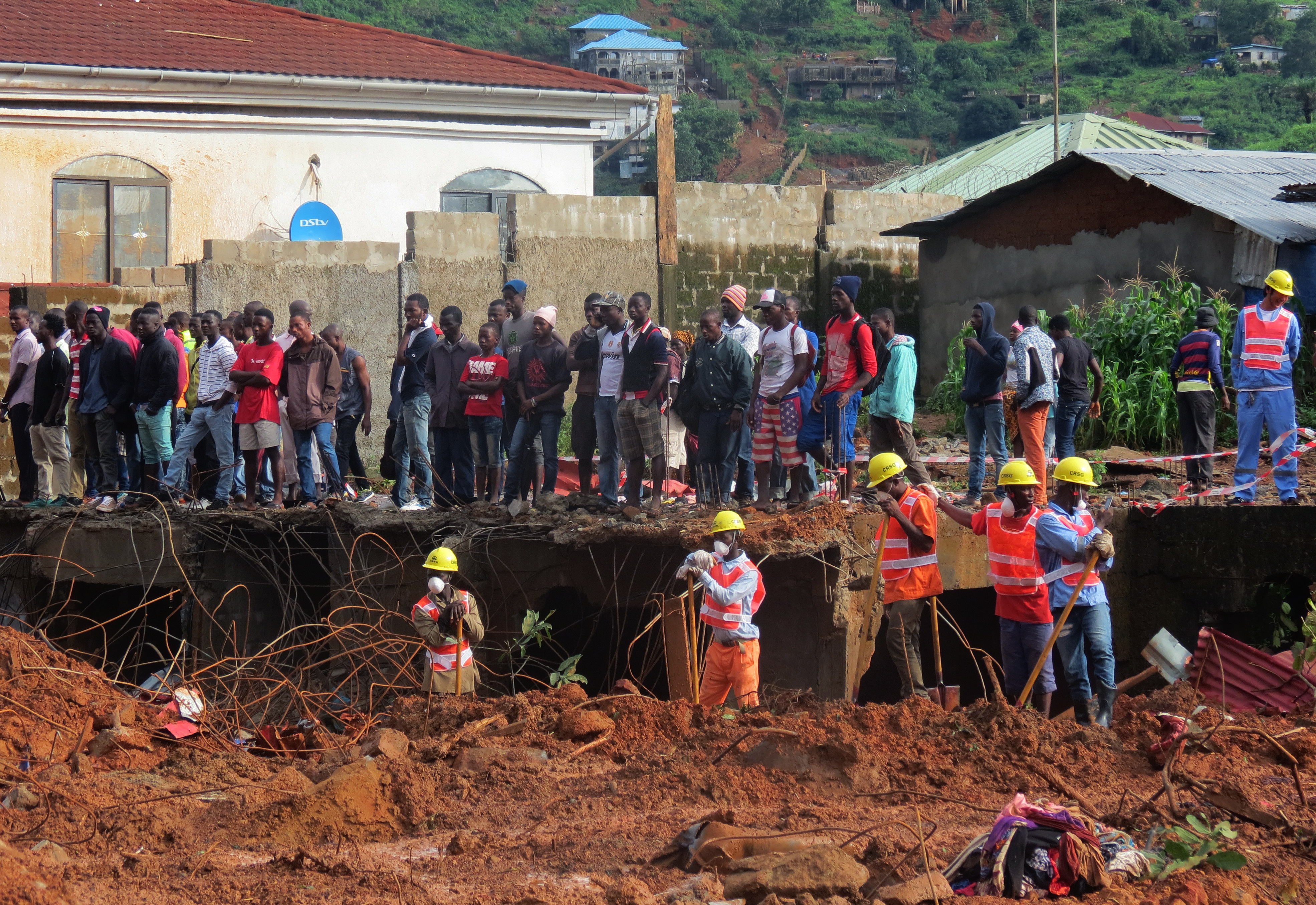 Sierra Leone declares mourning for over 400 mudslide victims