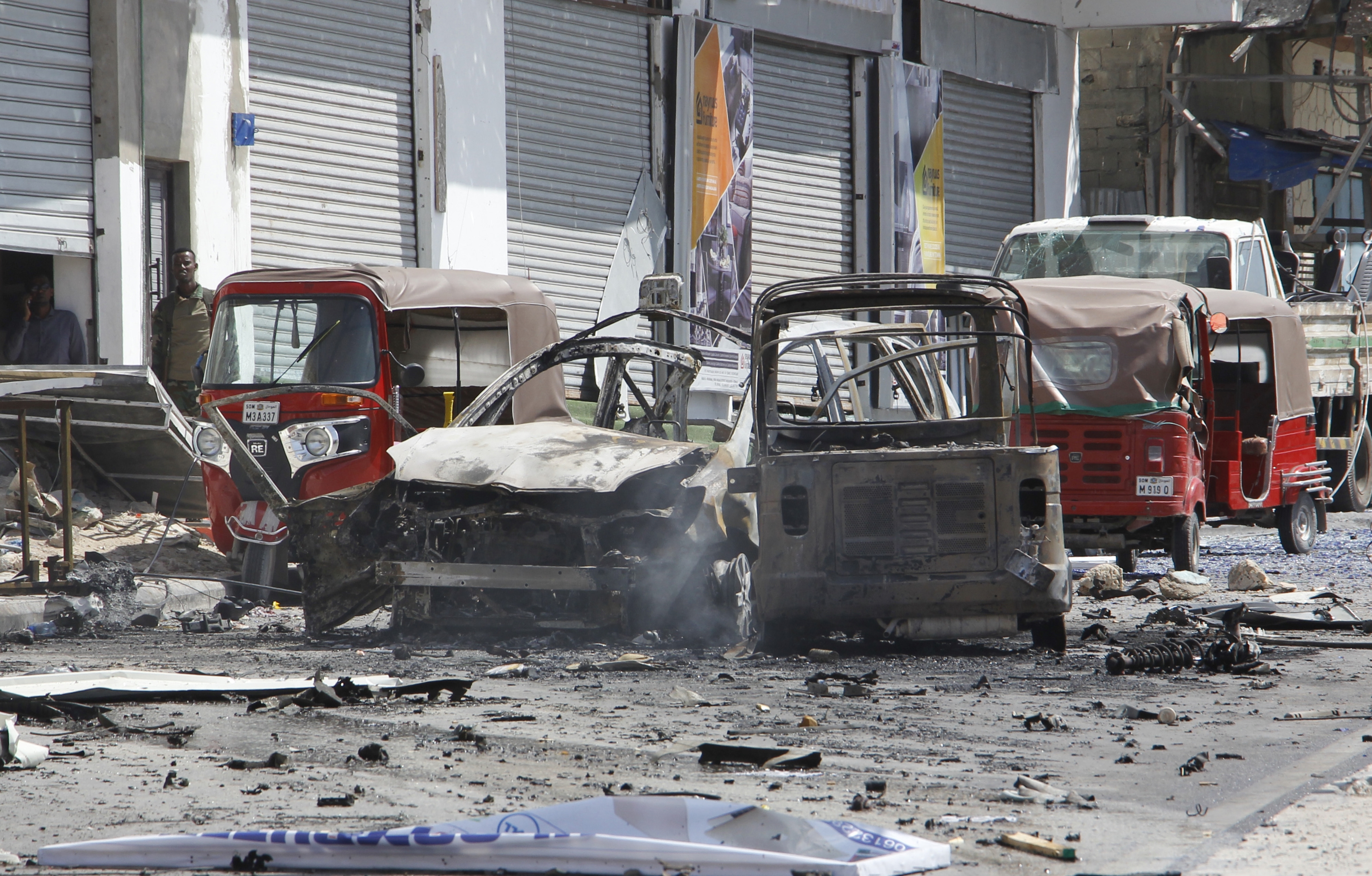 Somalia: Suicide bombing kills 3, wounds over 20