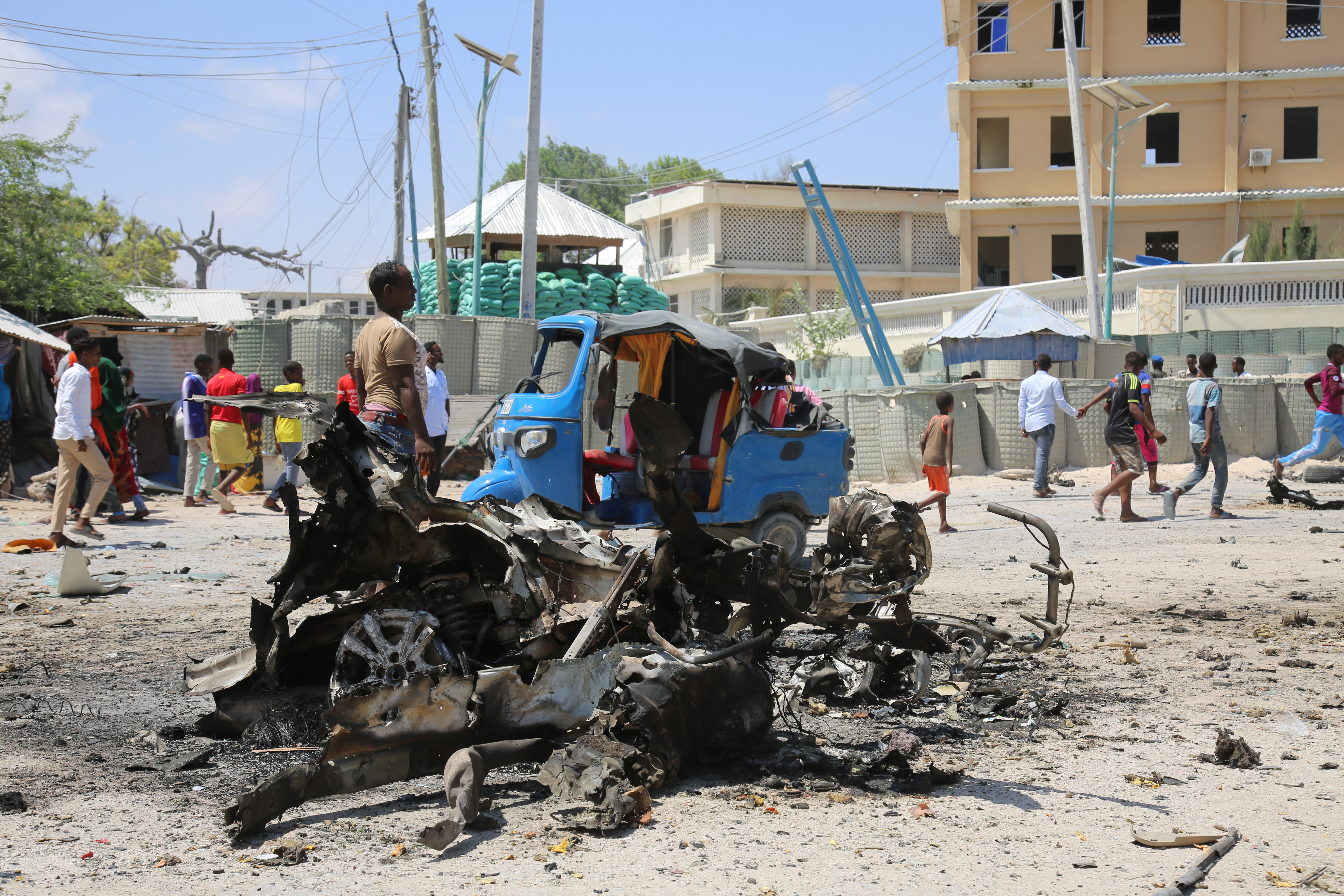 Somalia: Car bomb blast by Al-Shabaab in Mogadishu, 16 dead