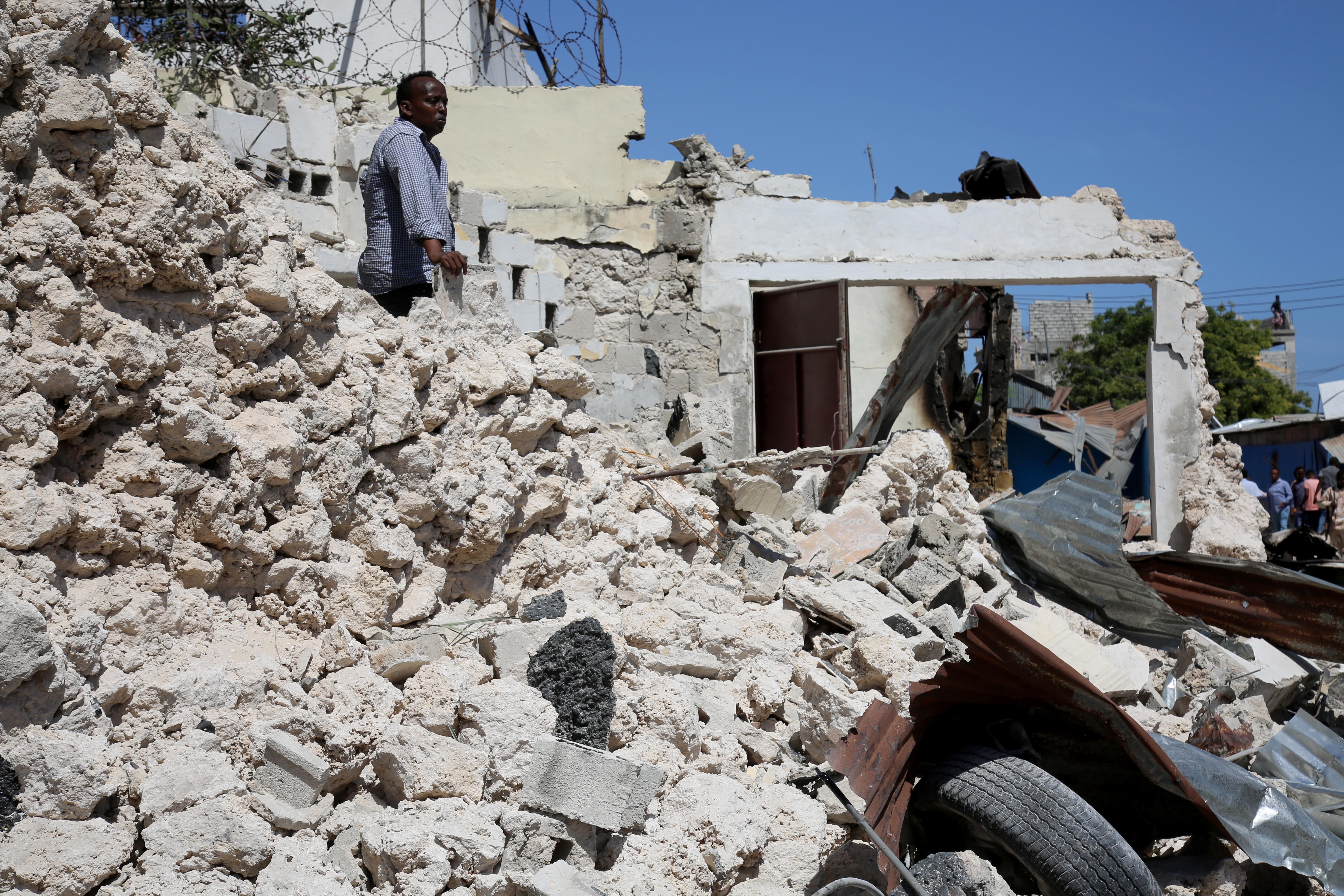 Somalia: 1 killed, 2 wounded as bomb blast hits teashop in NE Somalia