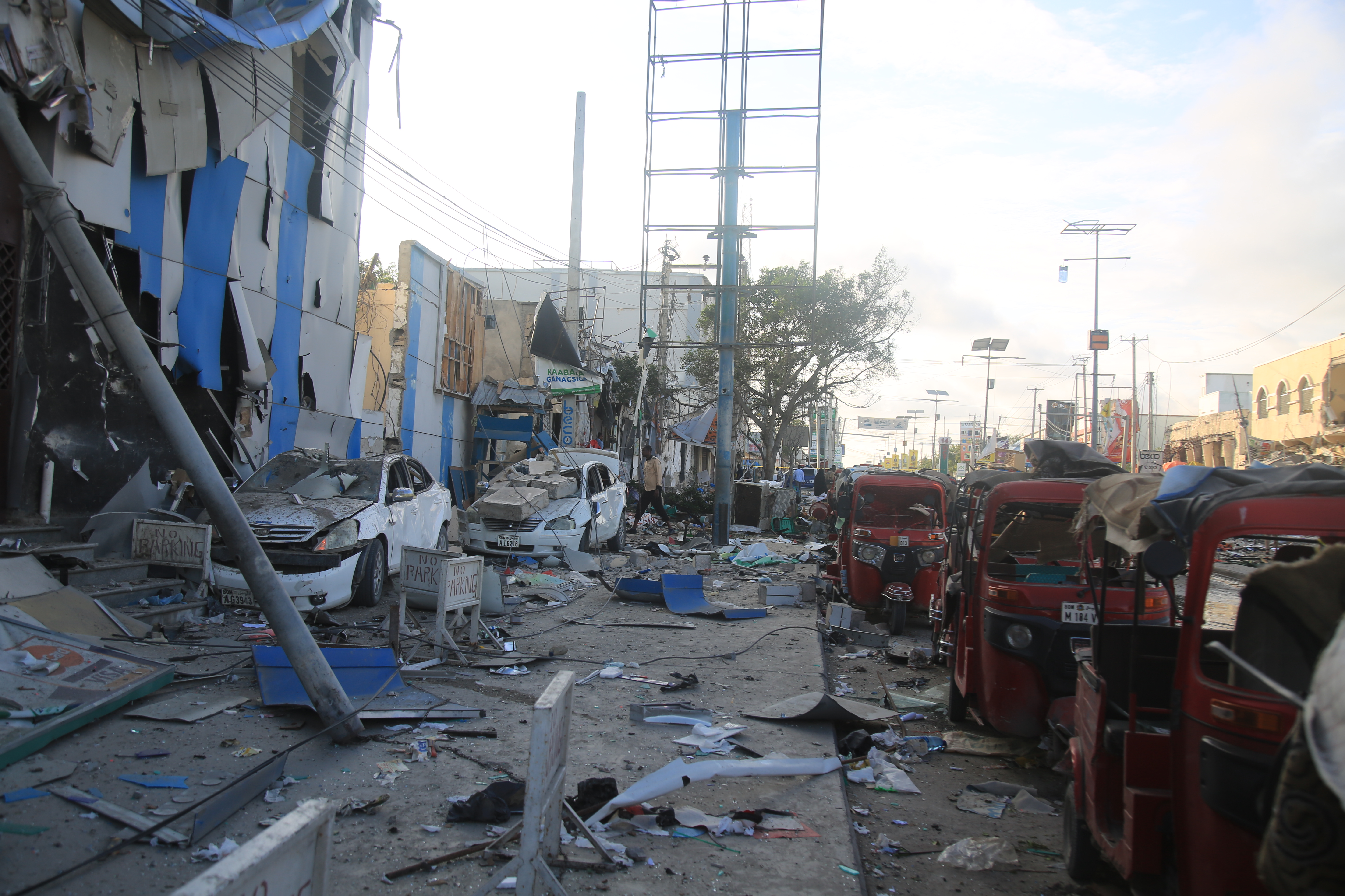 Somalia: 100 killed in Mogadishu car bombs