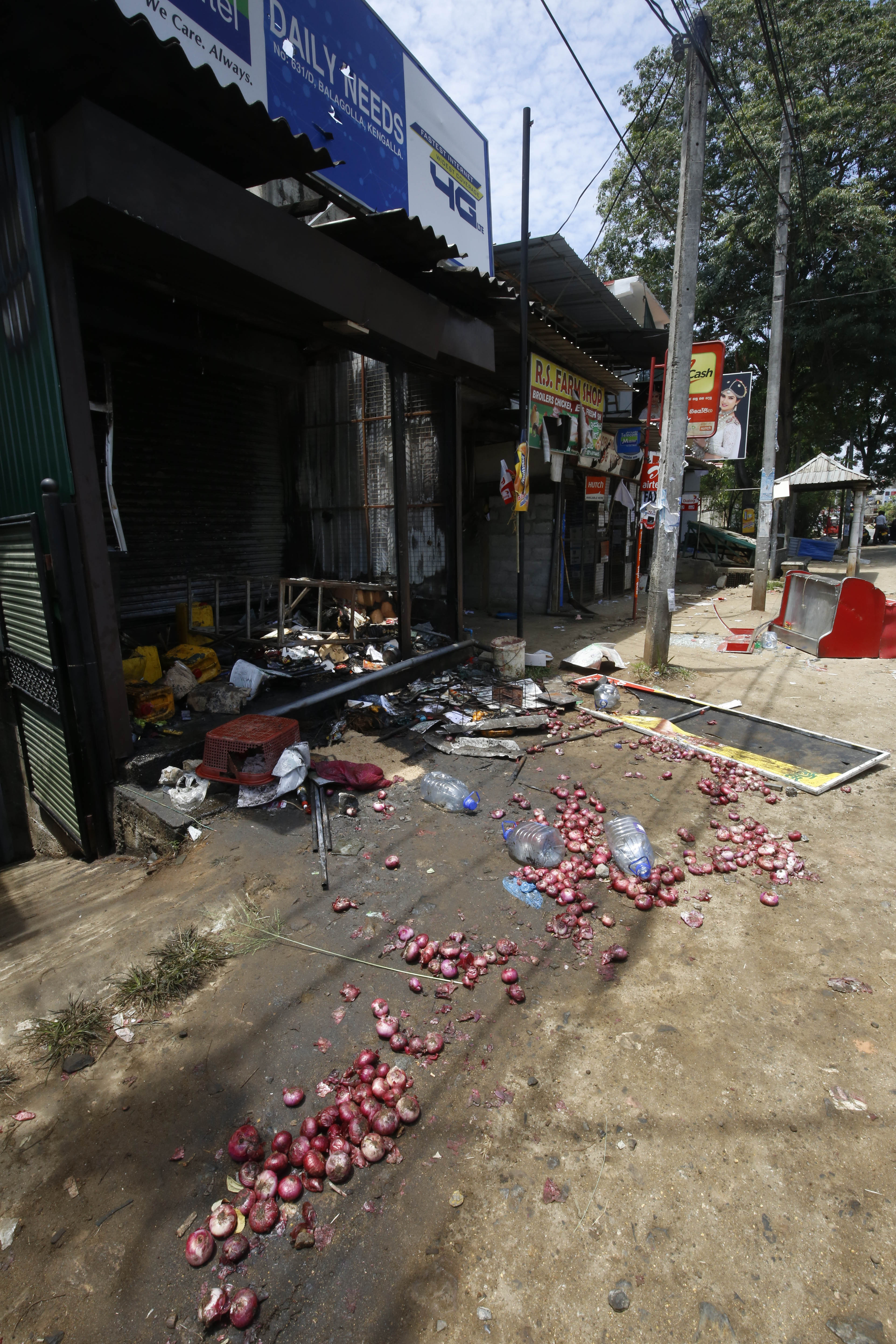 Sri Lanka: Muslims attacked despite emergency decree