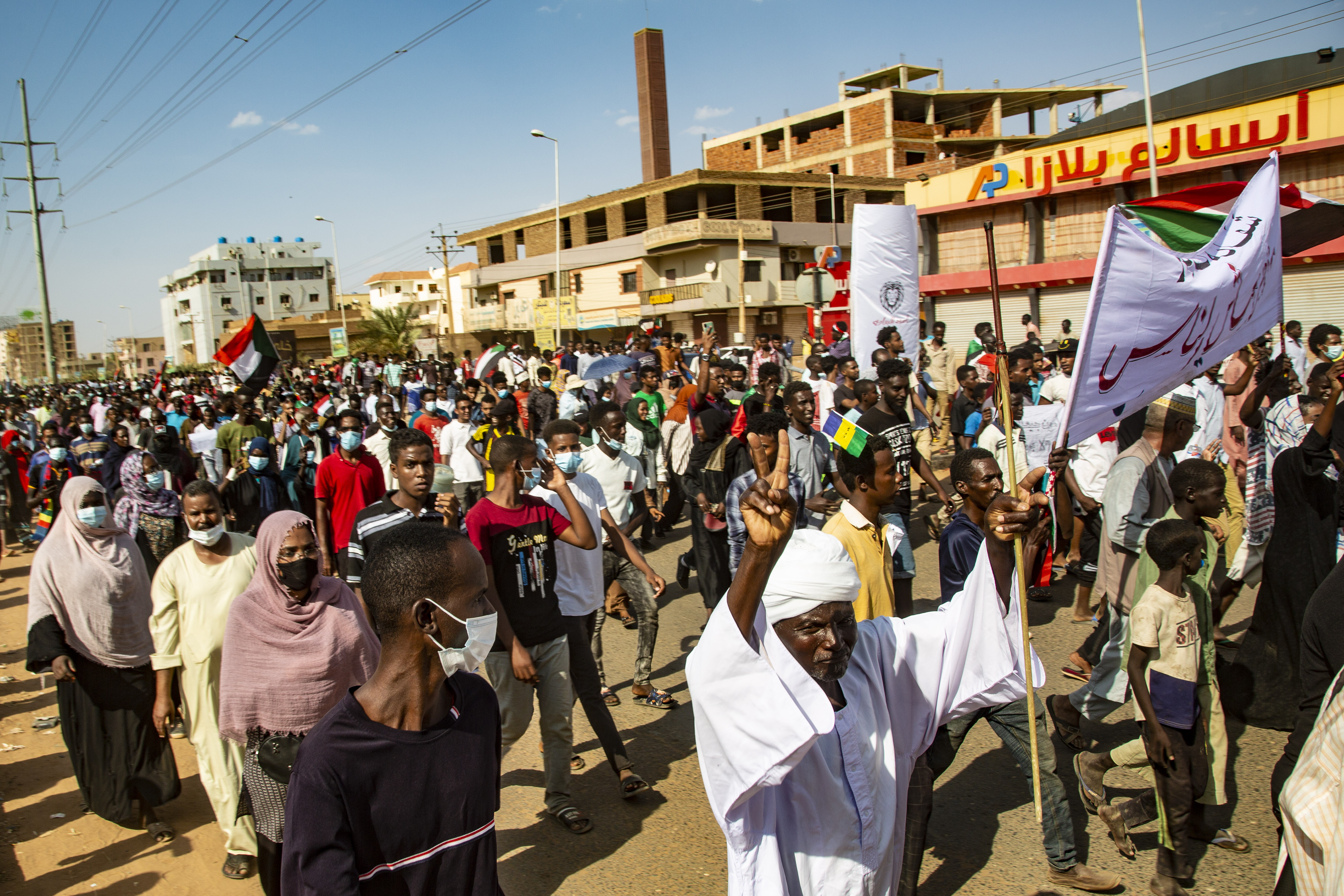 Sudan: Military arrests members of govt, places premier under house arrest