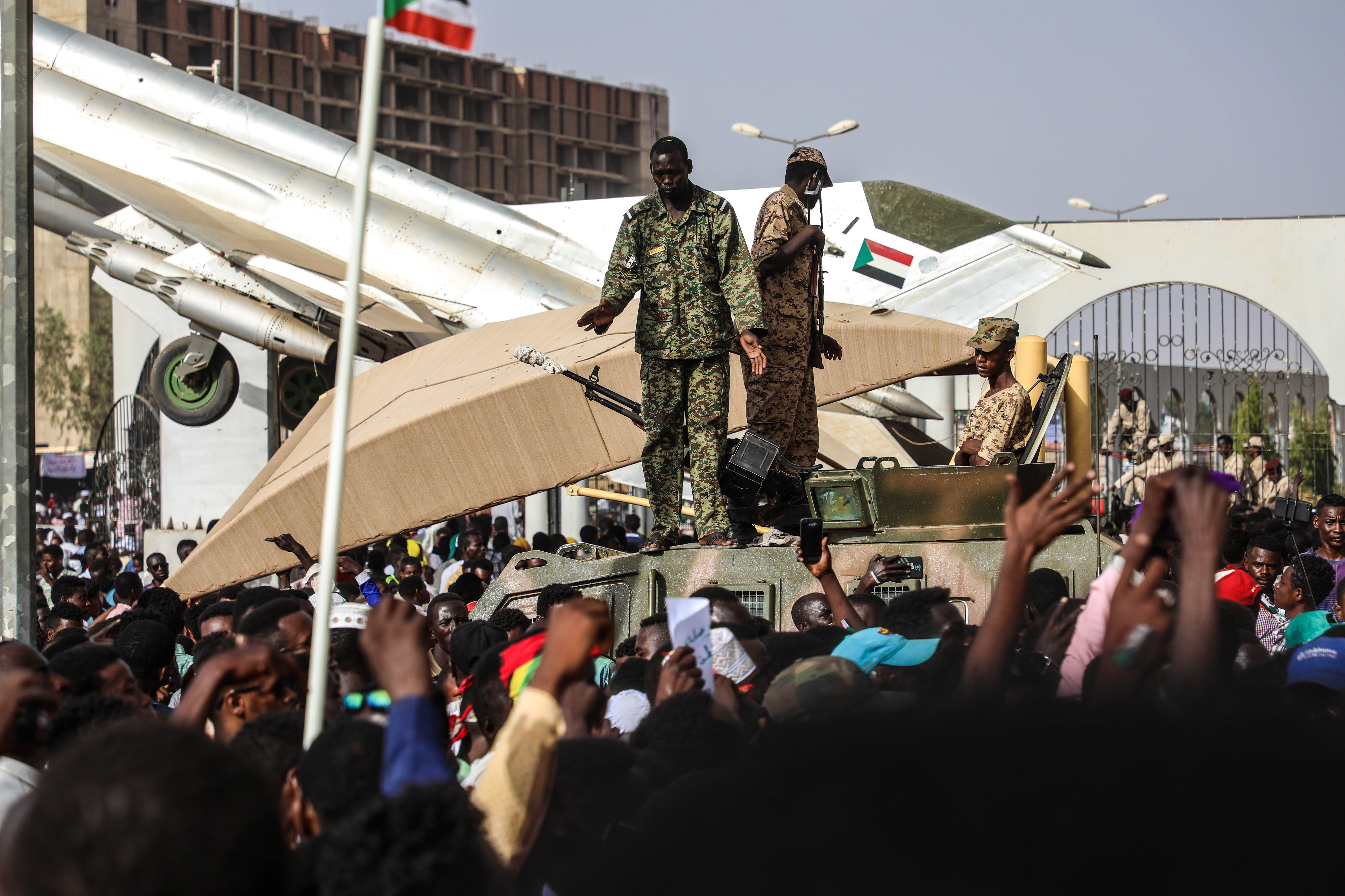 Sudanese continue protesting to demand civilian rule