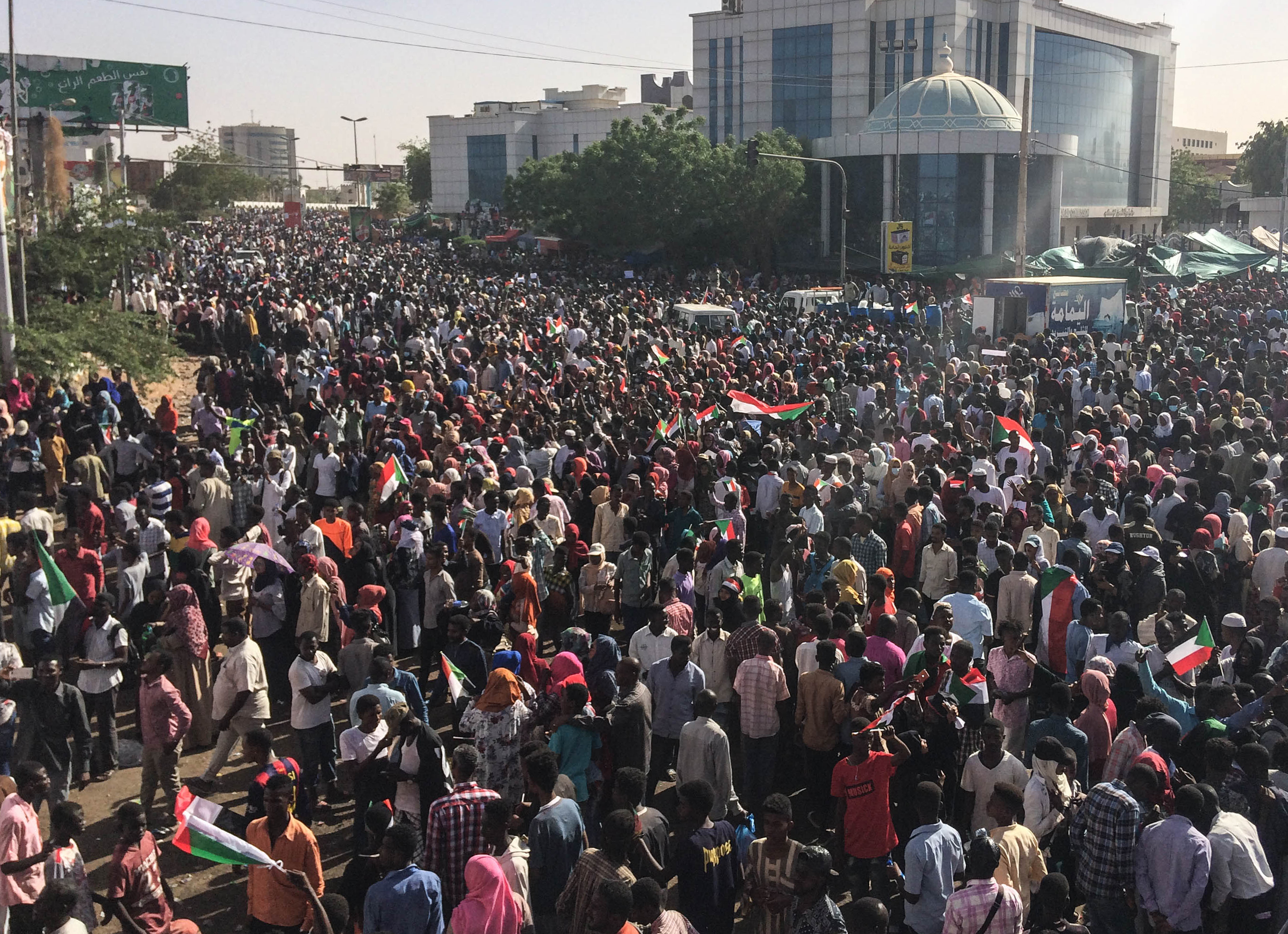 Sudan: New transitional leader pledges large reforms