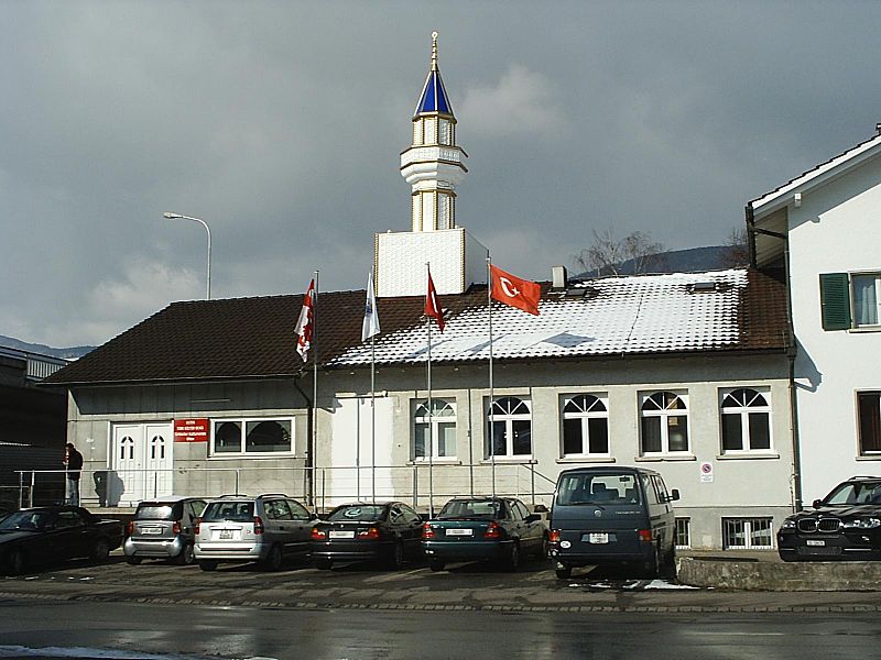 Switzerland: Muslim girls’ Swiss citizenship denied
