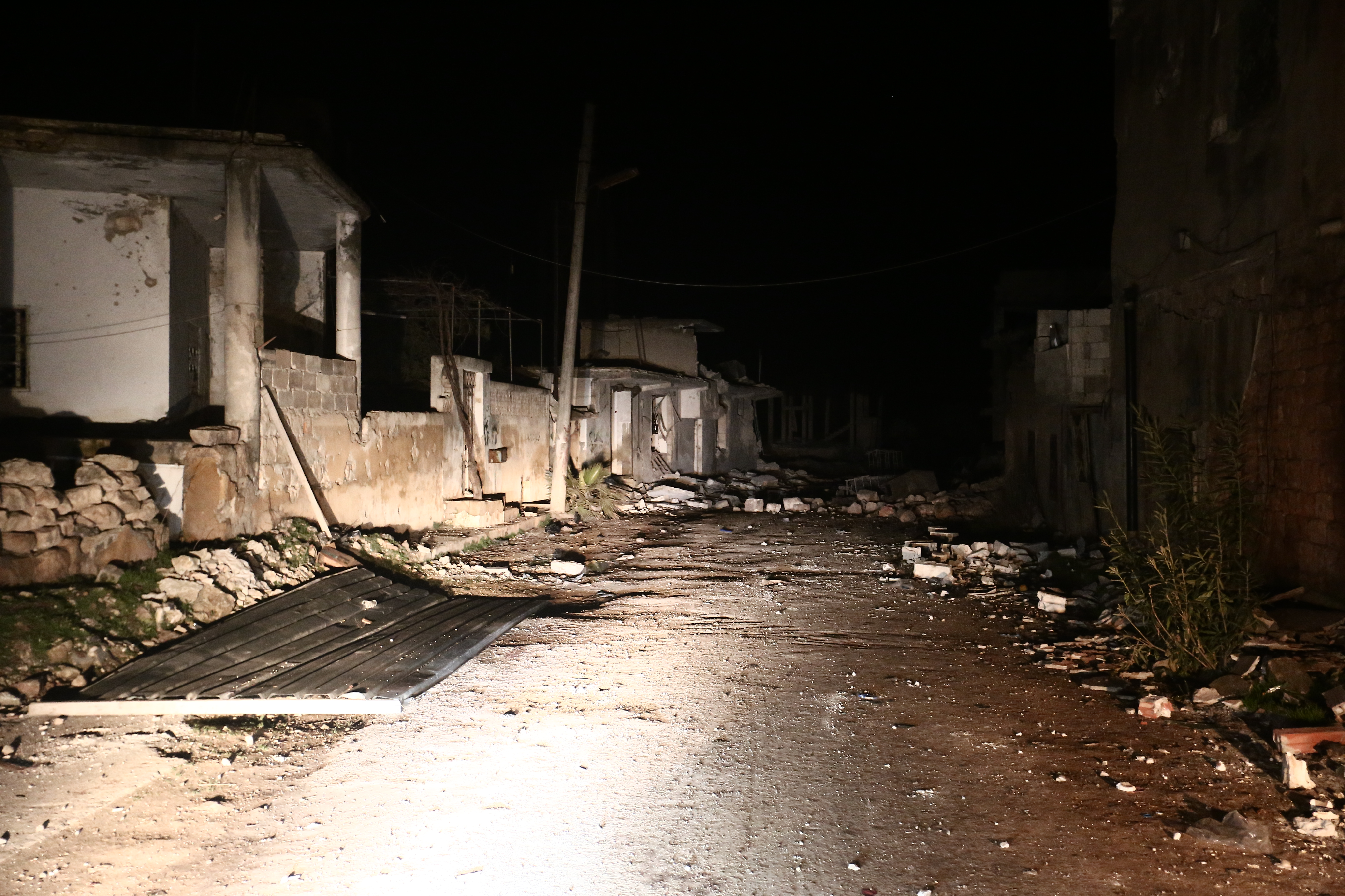 Syria: Russian airstrikes kill 16 civilians in Idlib