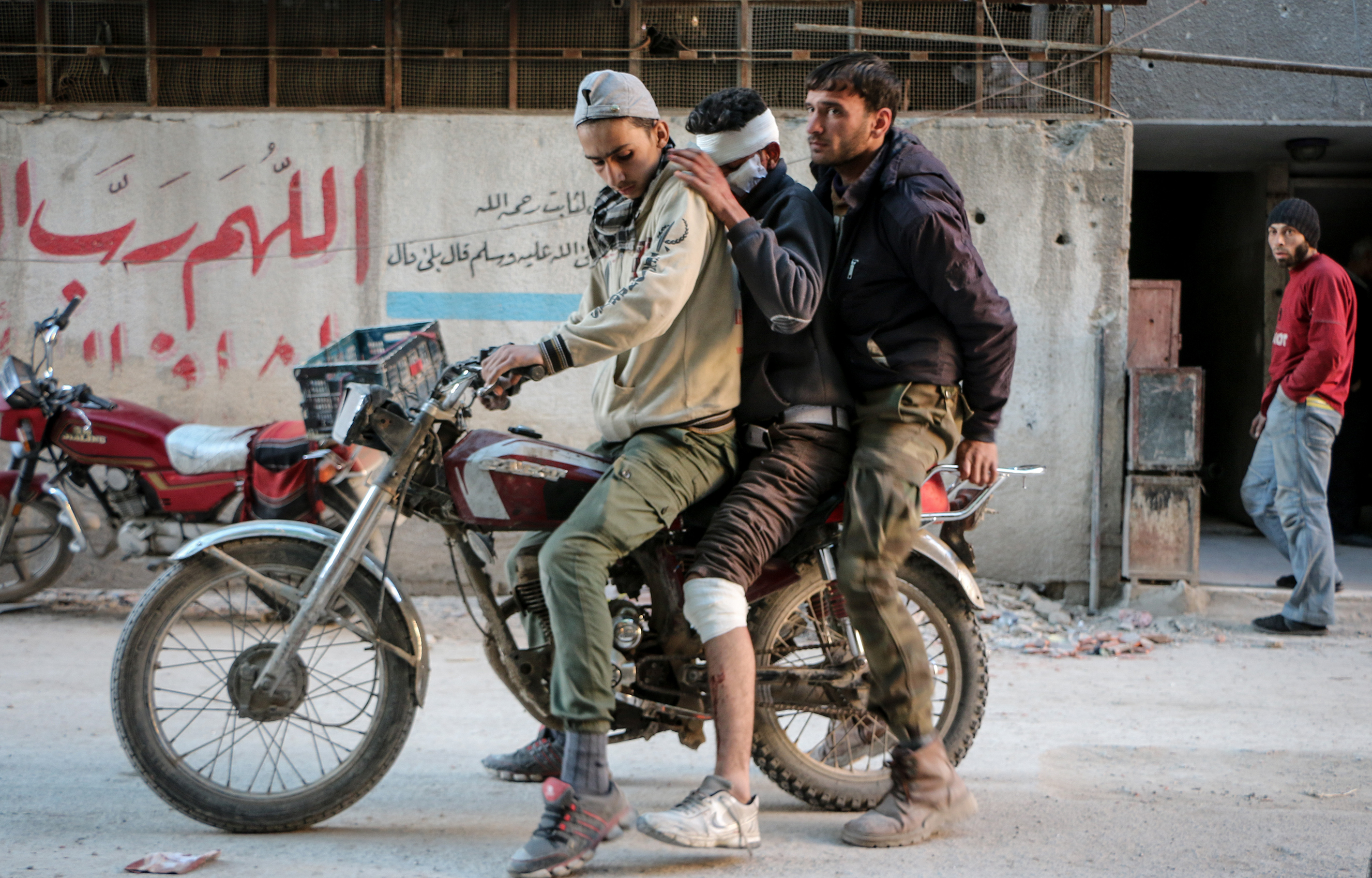 Syria: 28 civilians killed in Govt airstrikes in E.Ghouta