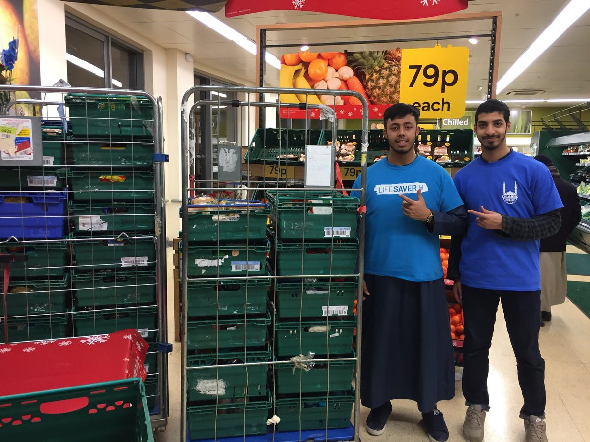 Teen volunteers support  East end food drive