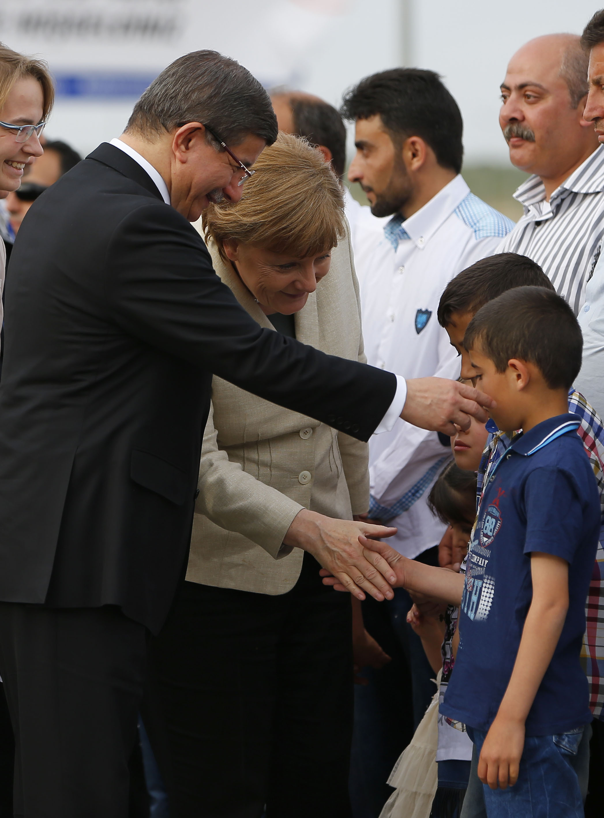 Turkey: Davutoglu, Merkel, Tusk visit refugees in SE Turkey