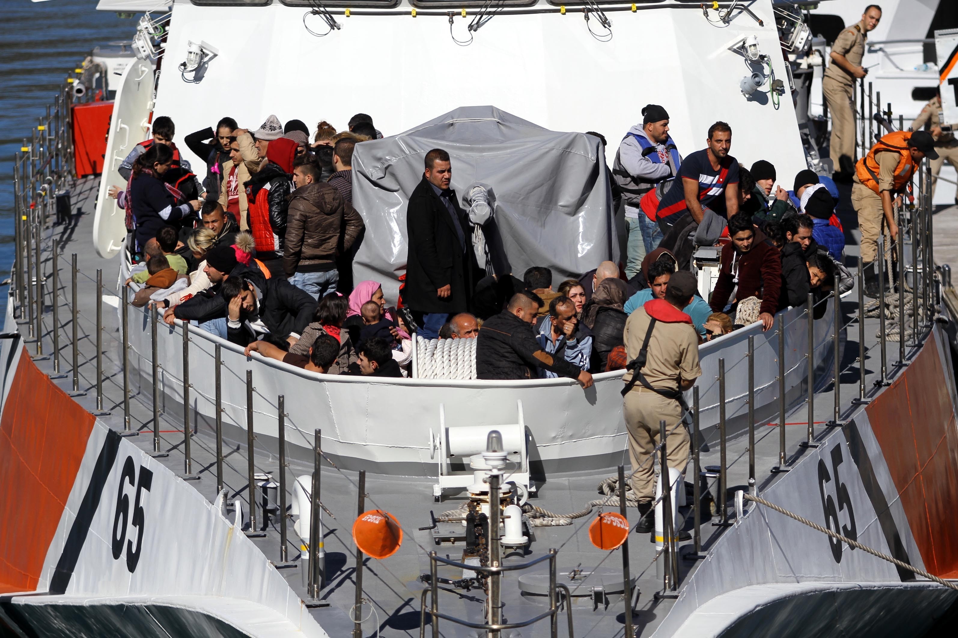 Turkish Coast Guard rescues 255 refugees