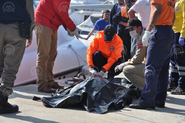 Turkey: Refugee boat sinks off Turkish coast, 12 dead