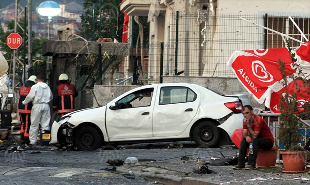 Turkey: Bomb attack injures 10 in Istanbul