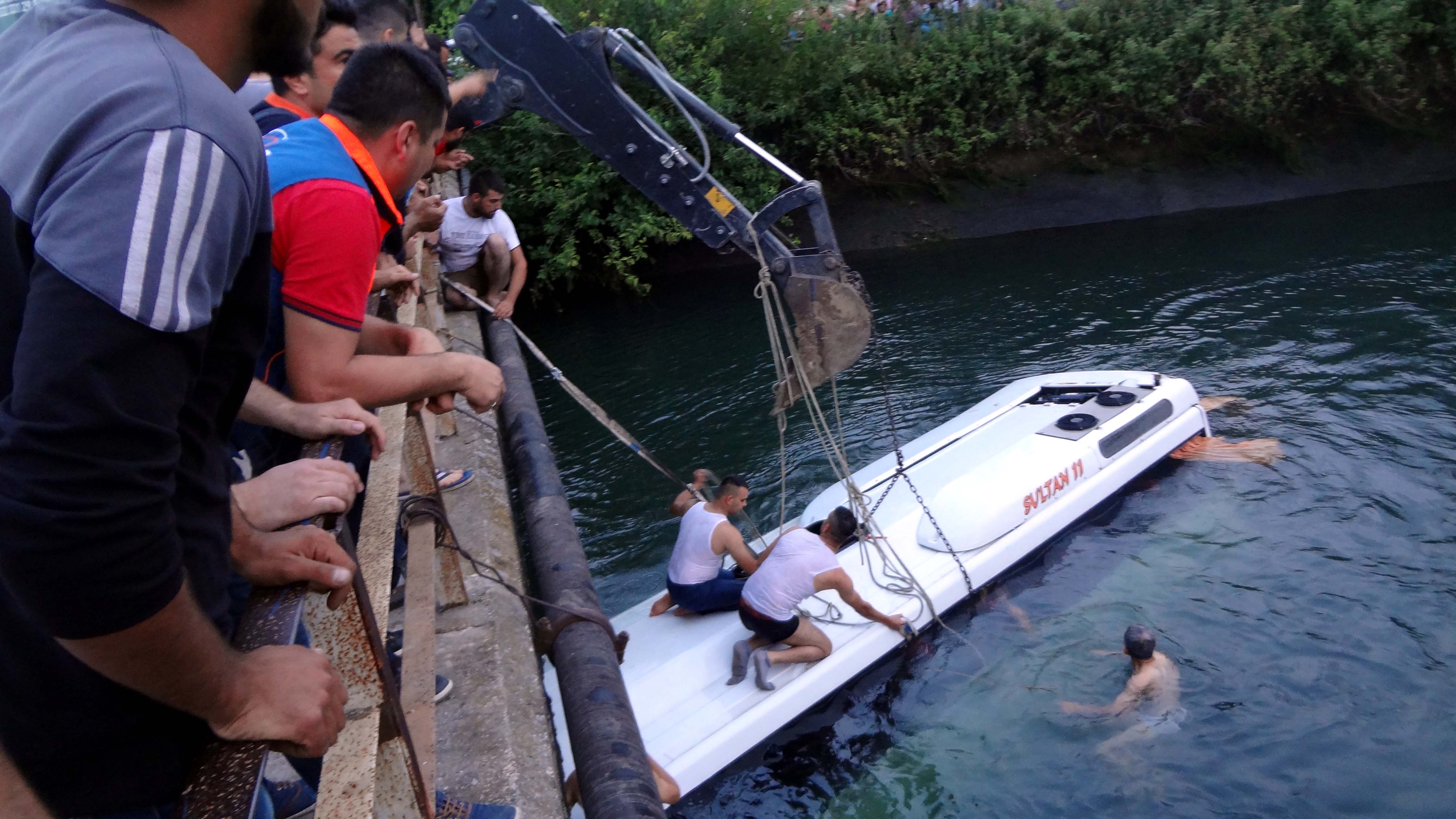 Turkey: Bus plunges into irrigation channel, 12 dead