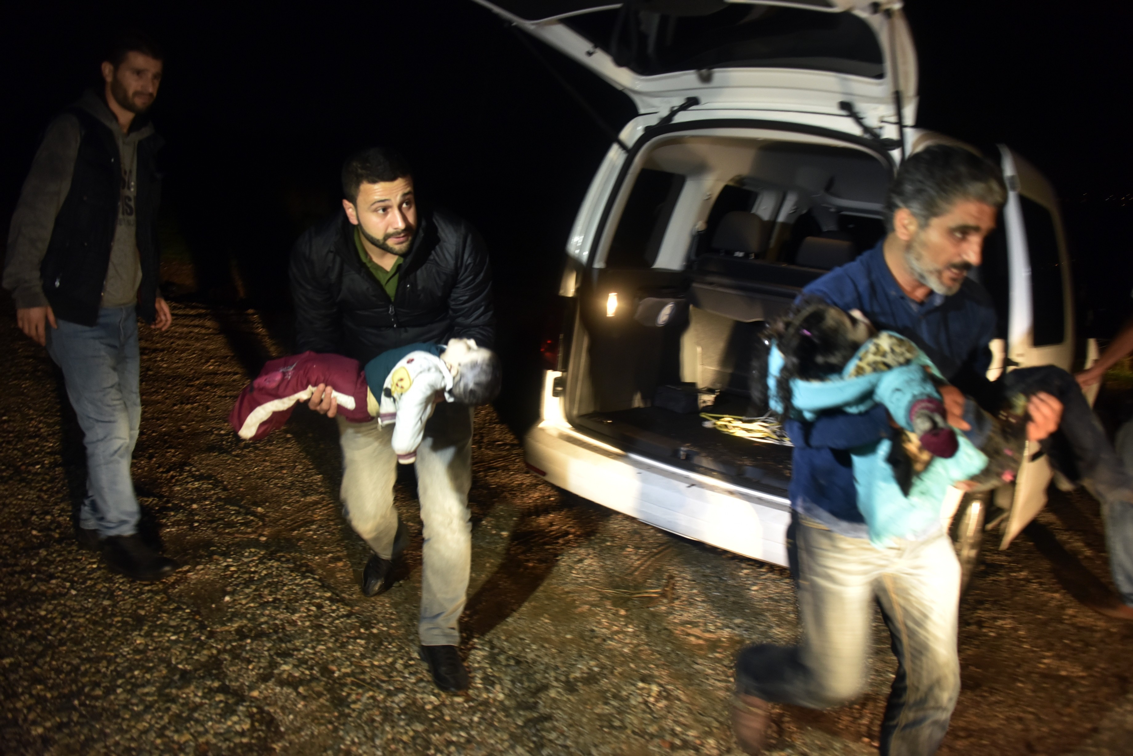 Turkey: Children die as refugee boat sinks off Turkish coast