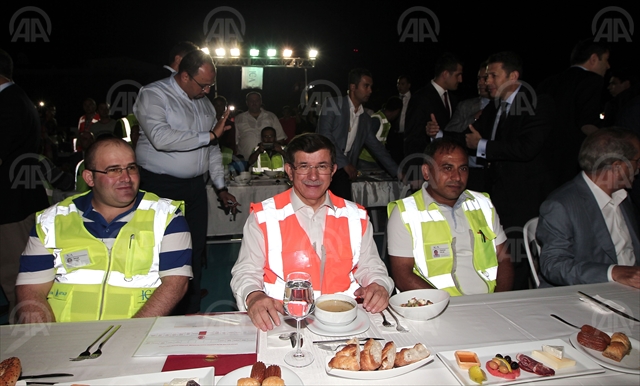 Turkish island gathers Muslims and Christians for iftar