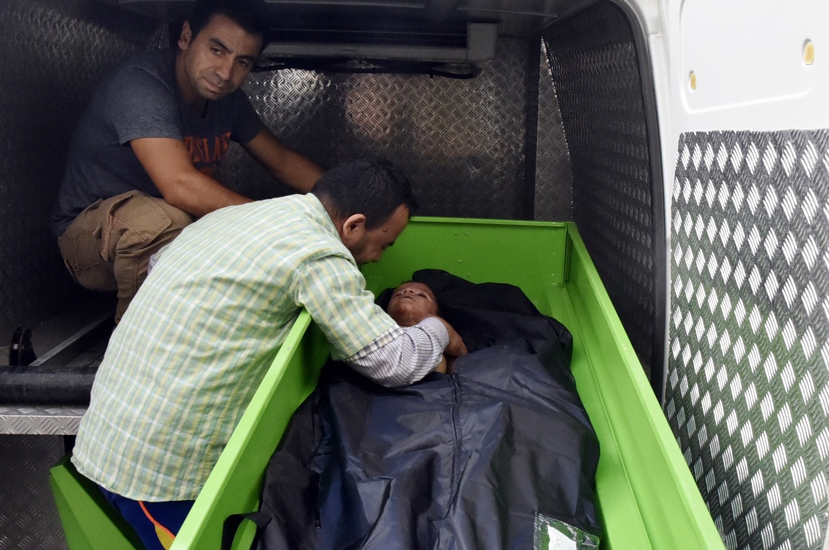 Turkey: 17 dead as refugee boat sinks off Bodrum