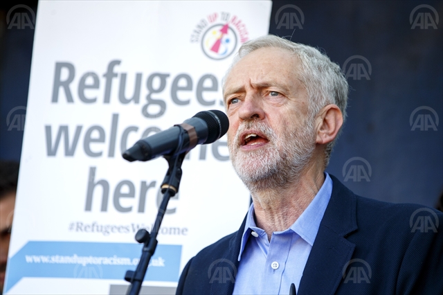 UK: Jeremy Corbyn wins opposition leadership
