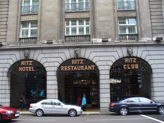 UK: Two Muslims in Niqab banned from tea room in Ritz Hotel London