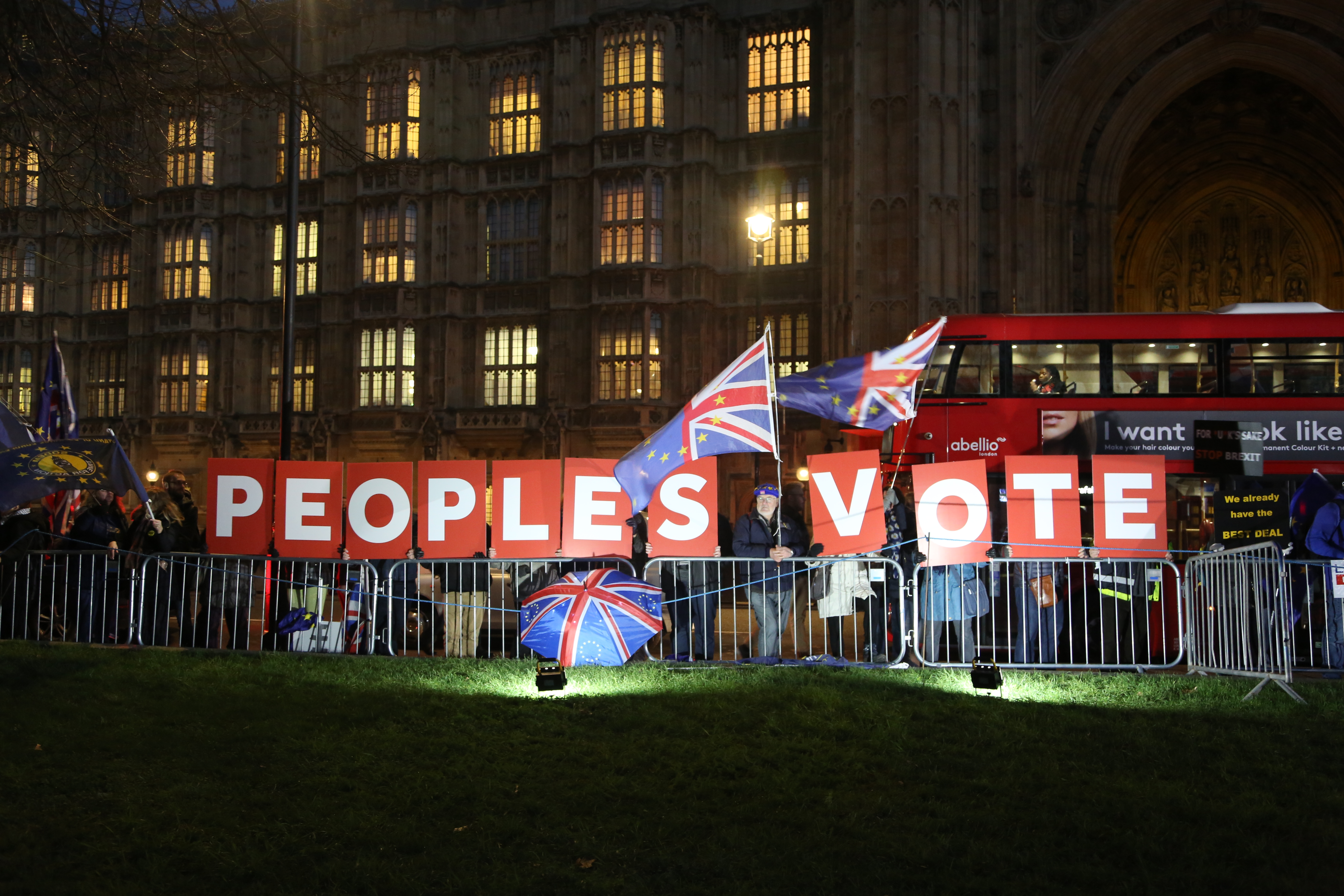 UK: Britons favour second Brexit referendum