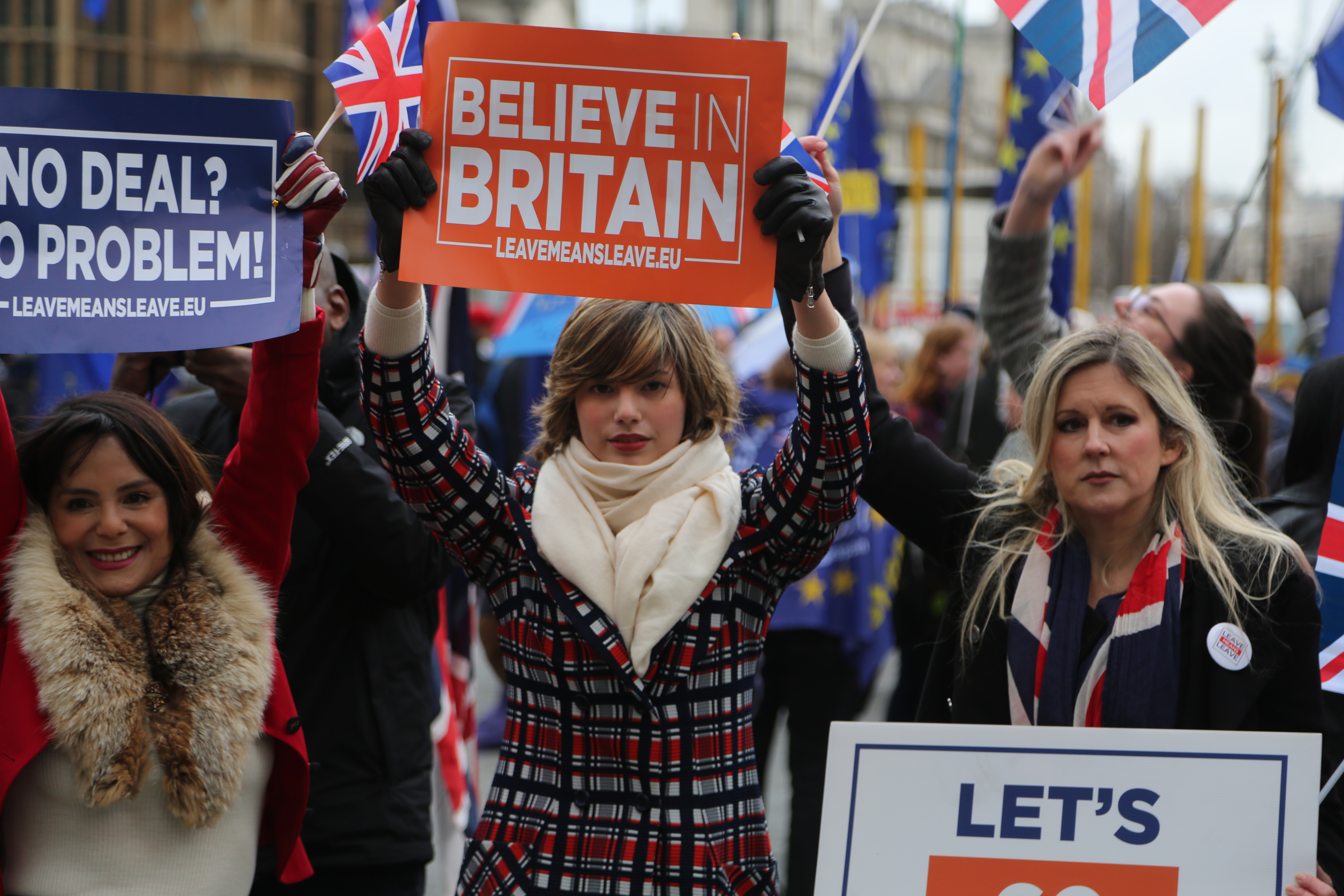 UK: May faces no confidence vote after historic Brexit defeat