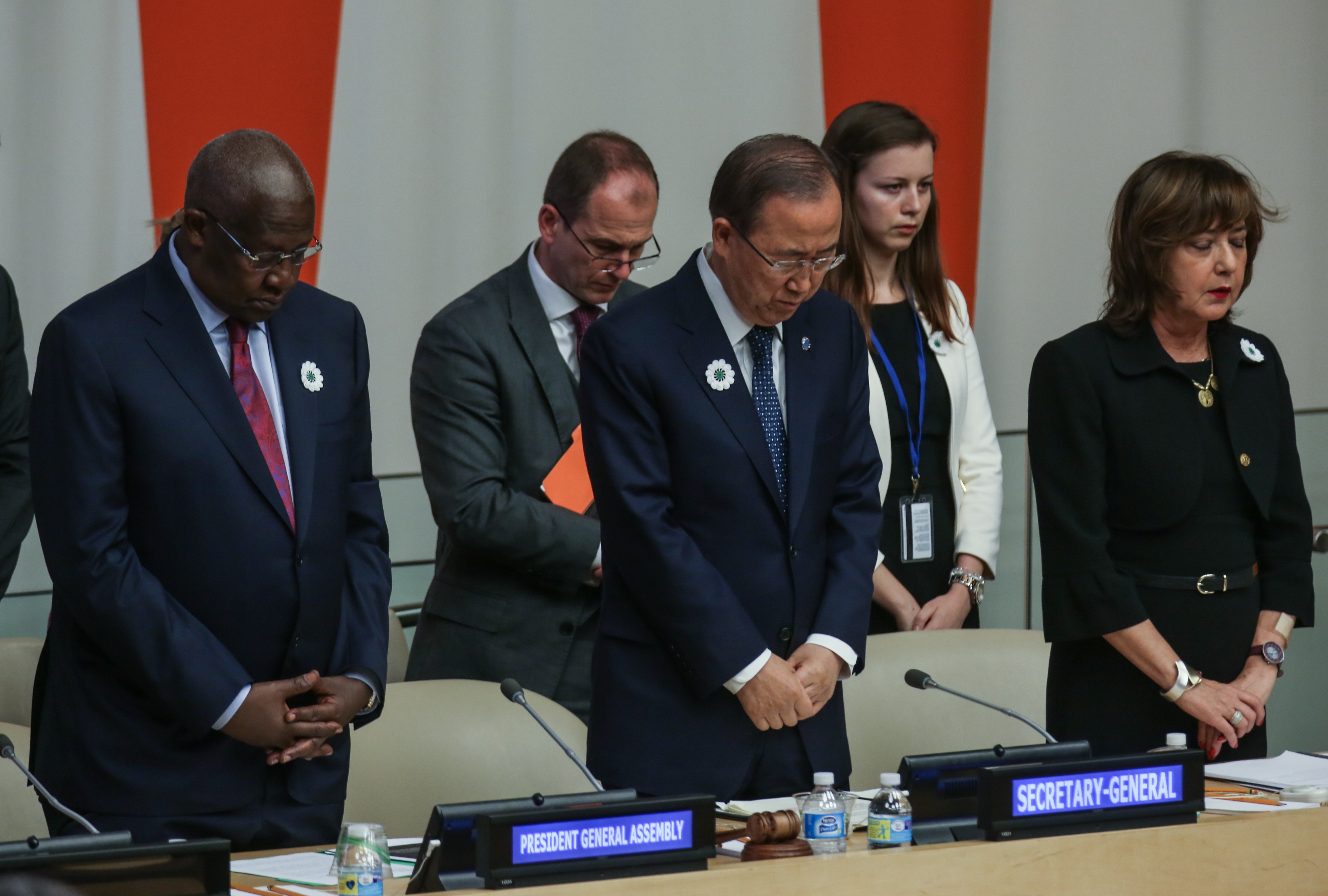 Bosnia: Ban accepts UN failed Srebrenica victims