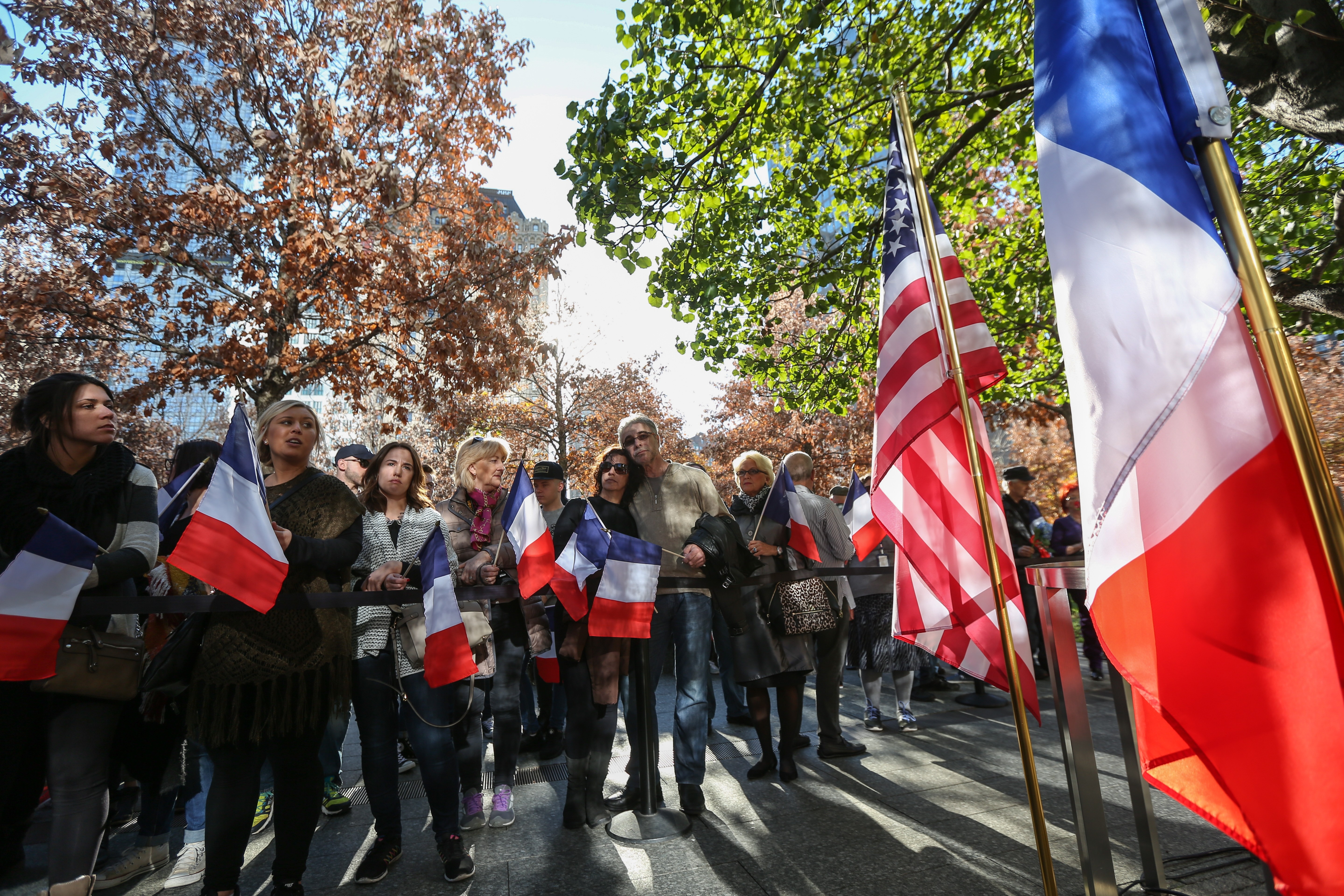 US governors threaten to bar Syrian refugees
