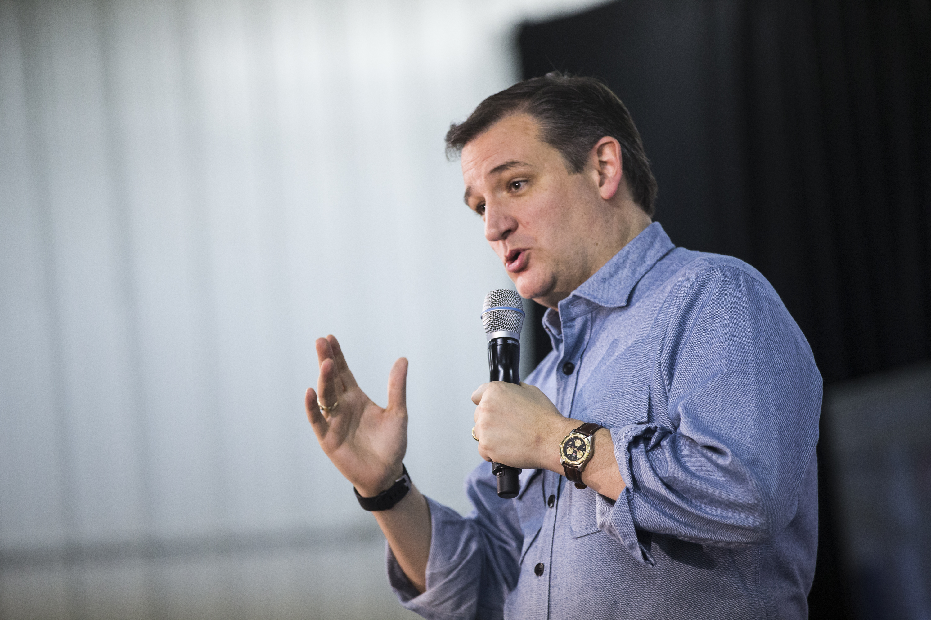 US: Trump wins Indiana as Cruz drops US presidential bid