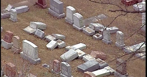 US: Muslims raise $80K to repair Jewish cemetery