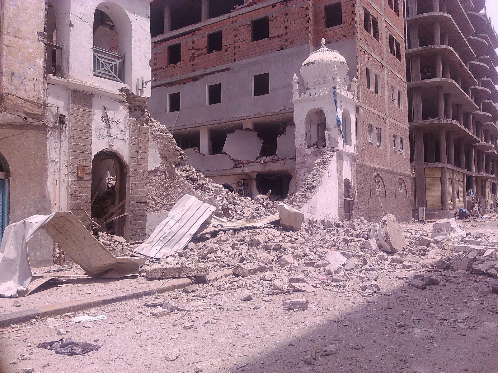Yemen: Exclusive: 120-year-old Shi’a Muslim mosque bombed by Saudi airforce