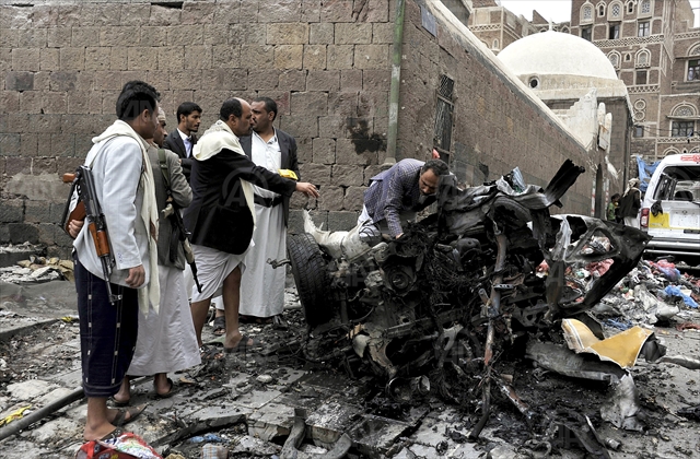 Yemen: Suicide attack at mosque leaves 10 dead