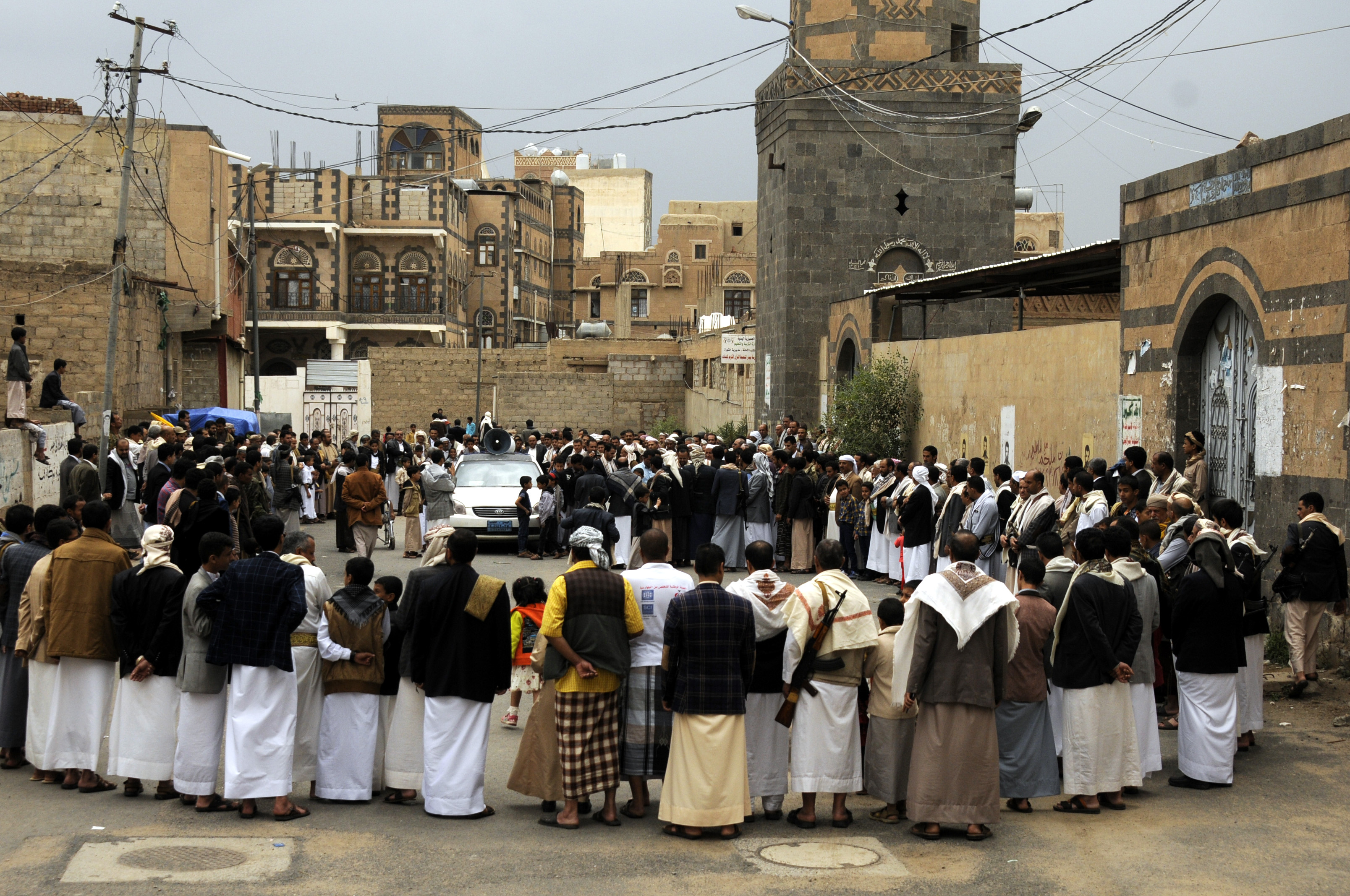 Yemen: 8 killed, 17 injured in battles