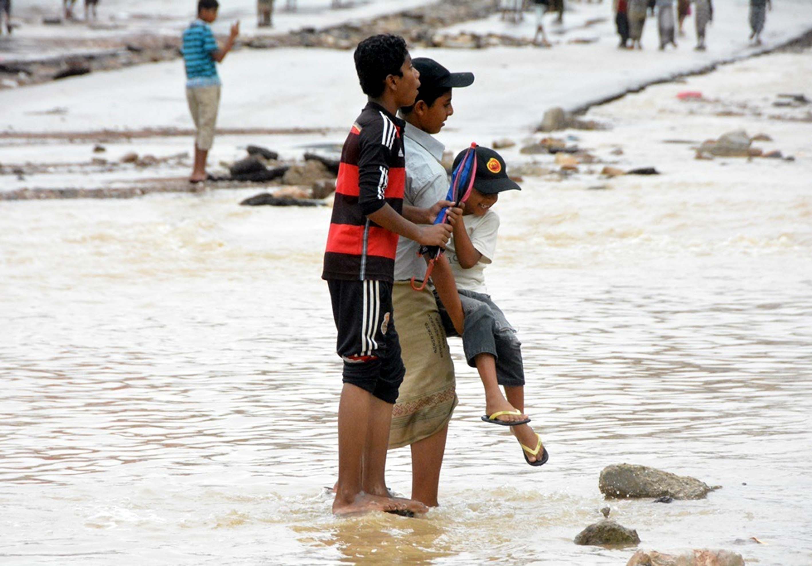 Yemen: Thousands of families displaced by Cyclone Chapala