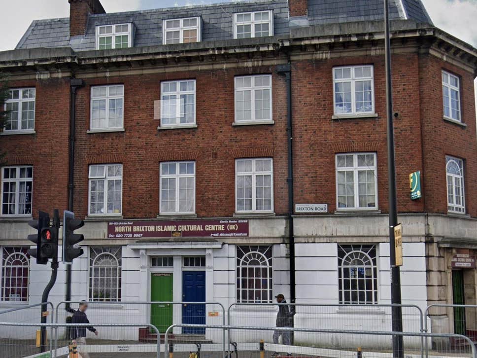 Islamophobic slogans daubed near mosque