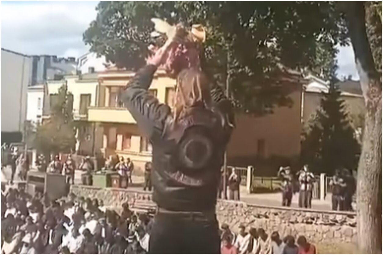 Lithuanian bikers disrupt prayers at Kaunas Mosque as pig’s head brought to scene